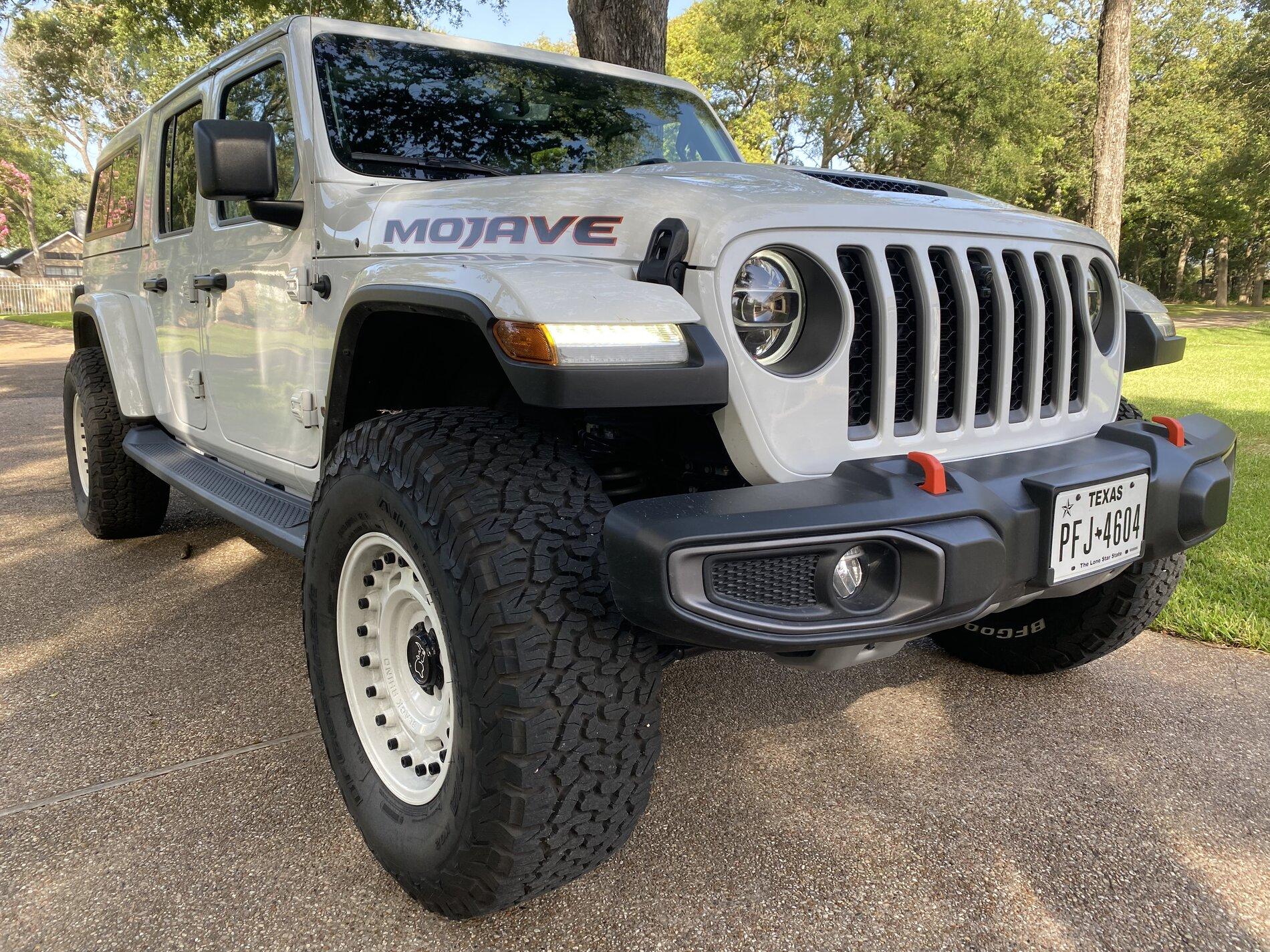 Jeep Gladiator Gladiator Mojave 2021fully loaded w ARE top selling separately and as a Complete Package IMG_3628