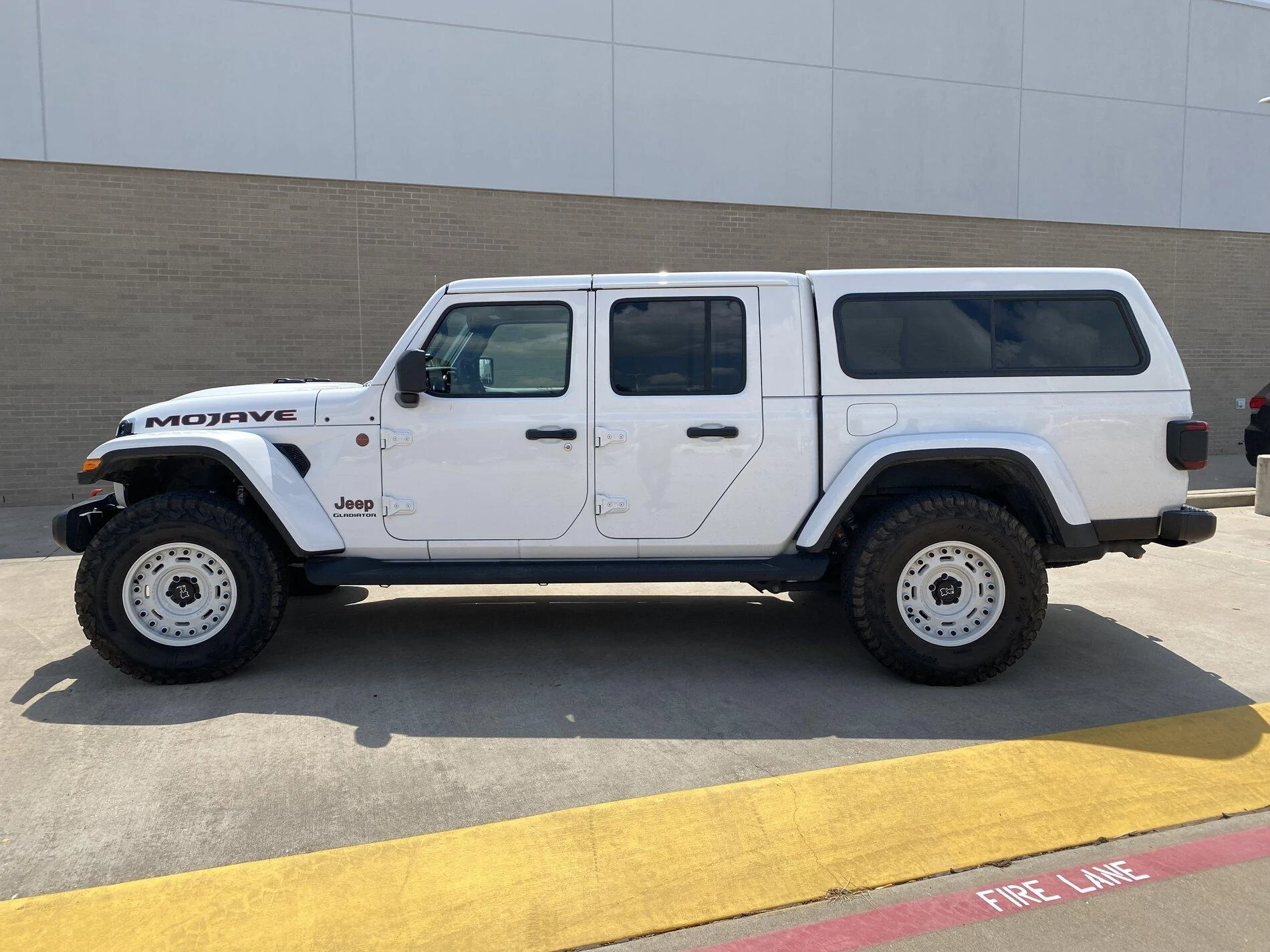 Jeep Gladiator Gladiator Mojave 2021fully loaded w ARE top selling separately and as a Complete Package IMG_4406