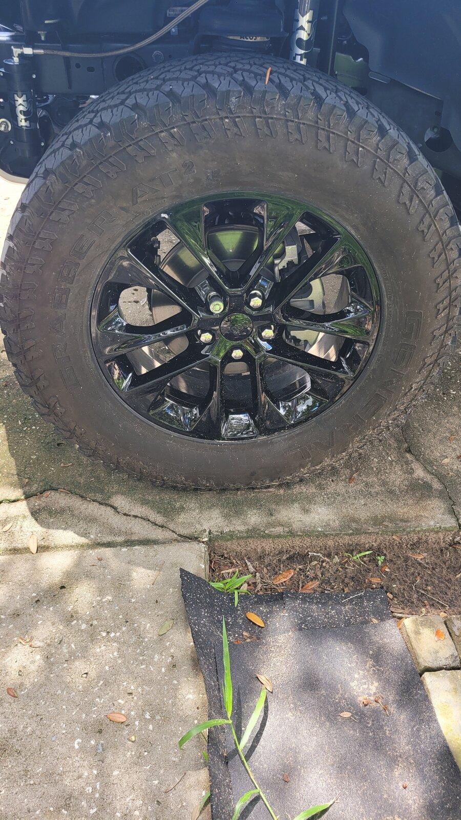 Jeep Gladiator 20" High Altitude wheels with 35" general grabber atII 20210810_130551