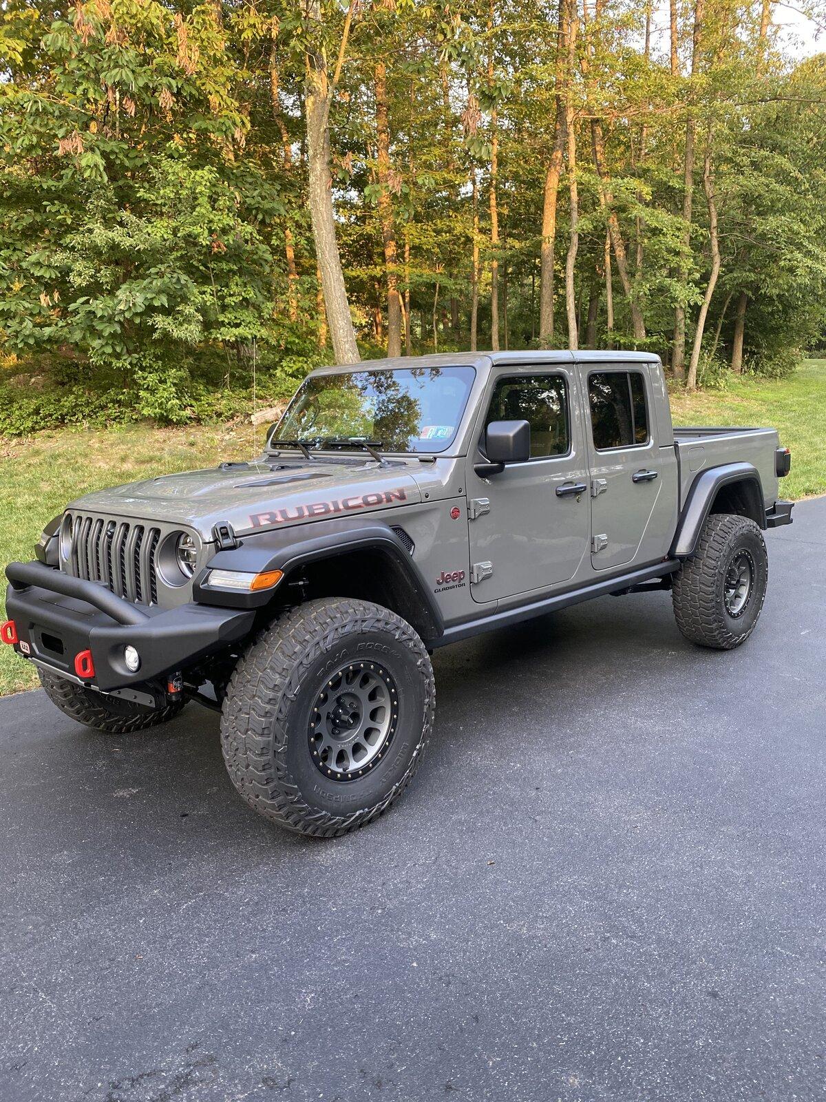 Jeep Gladiator Rebel Off-road Summit Series Rear Bumper D0A98351-7F88-4B1F-ADD8-61E62AE95E75