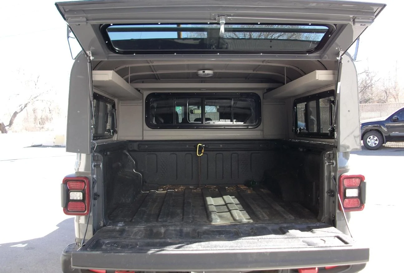 Jeep Gladiator Caravan Camper Shell for the Gladiator Jeep-Gladiator-Interior-Vi