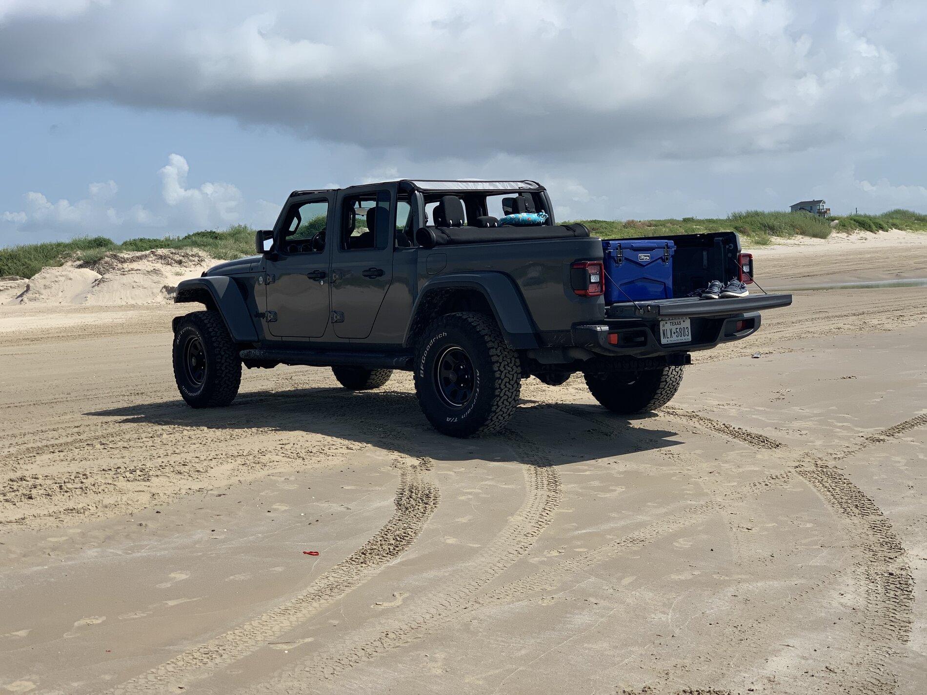 Jeep Gladiator Adding rubicon front fender flares to sport max tow B25A042C-F01A-4C83-AFB2-8509C200225B