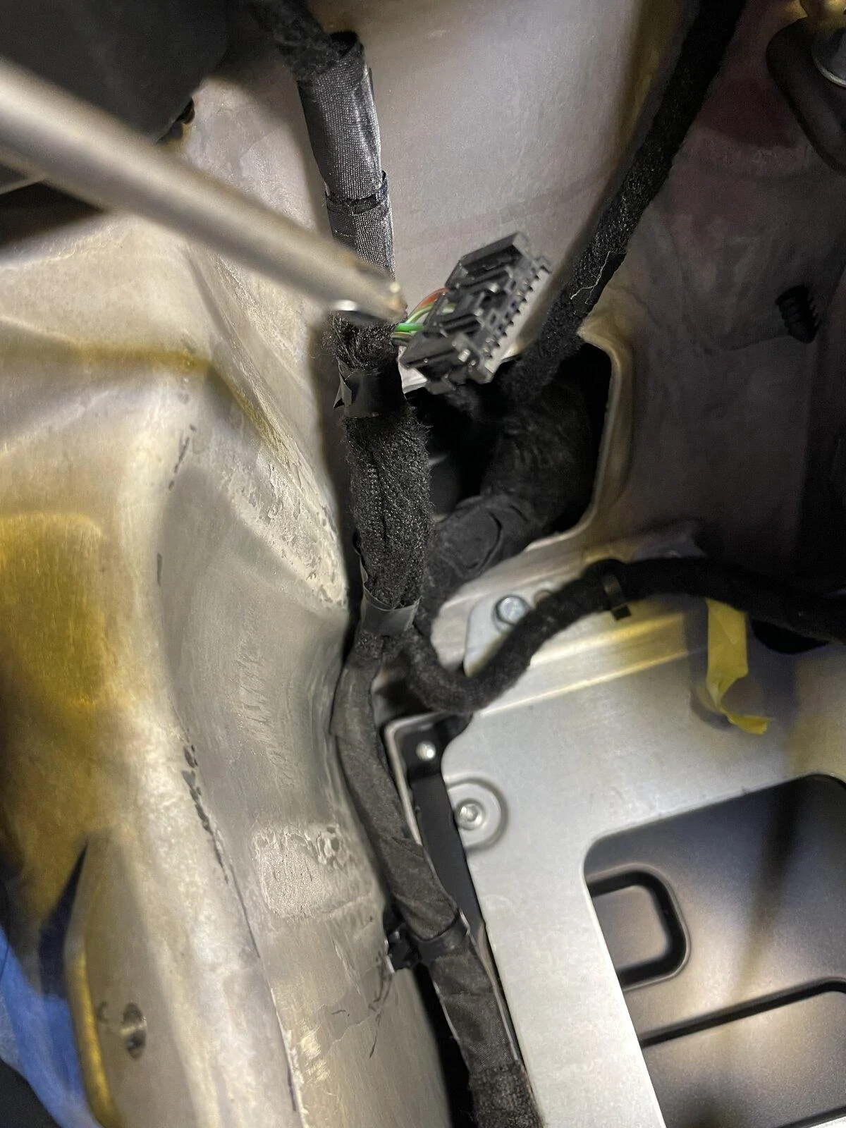 Jeep Gladiator Trailer brake connector without the ADH sales code cable plug. 80886263-7E0F-4641-A528-1CB977A19A6F