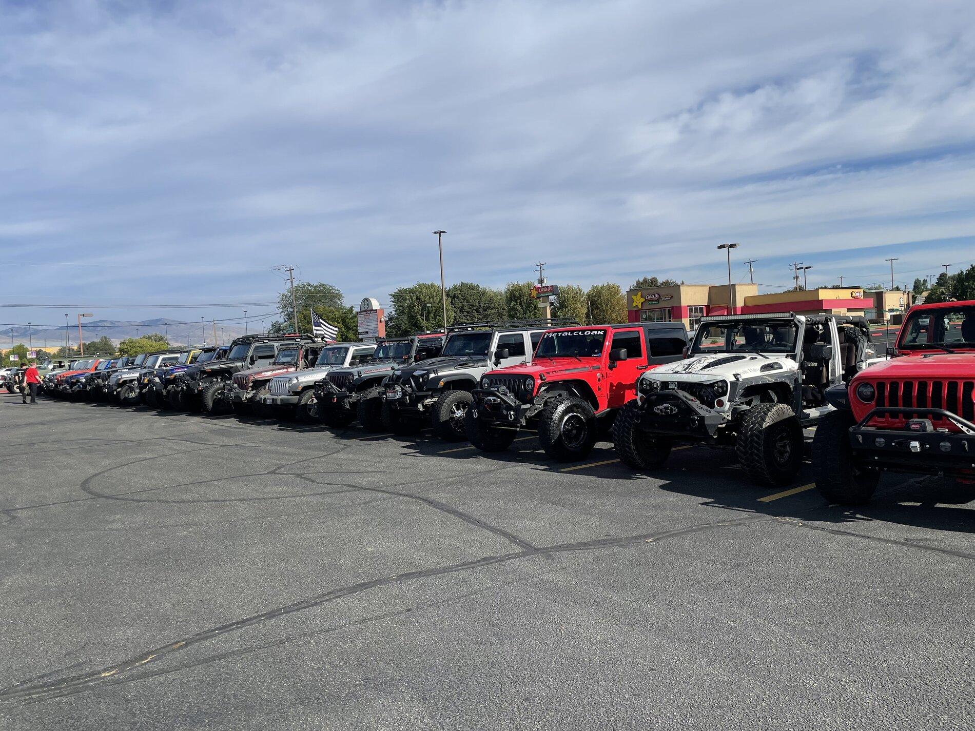 Jeep Gladiator Jeeps Parking Next To Jeeps DB5017AE-26F9-48D8-9625-F388F5ABE6B6