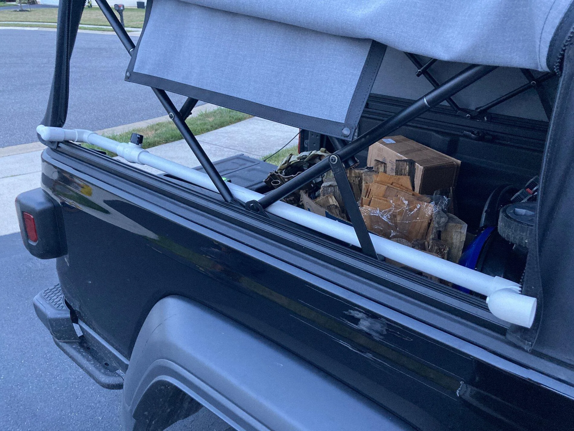 Jeep Gladiator Bestop teaser concept: folding soft cover / shell / topper for Gladiator bed 7E952AF7-1EC8-43DB-BB87-7AAE8CB80027