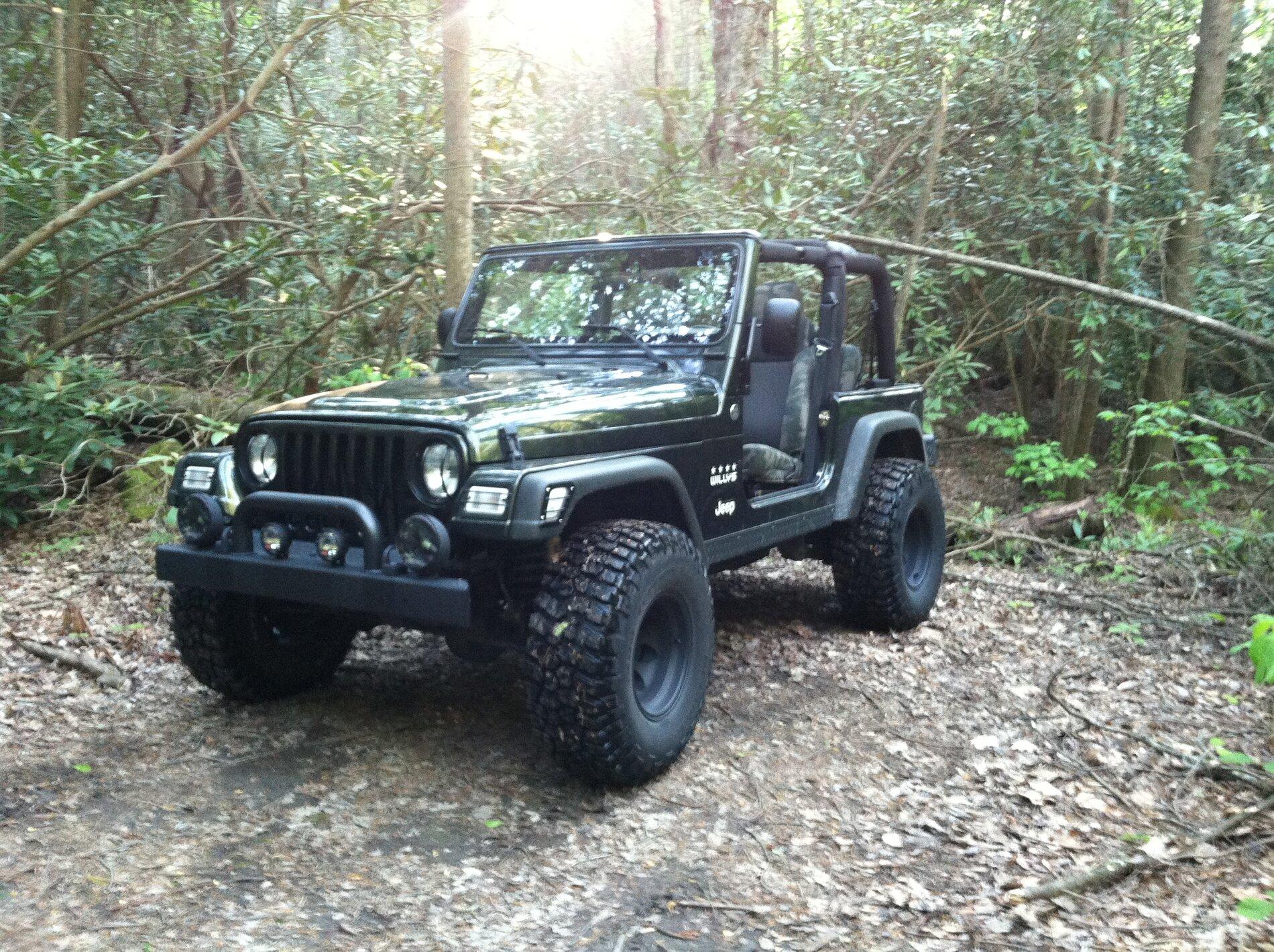 Jeep Gladiator Old School Jeeps C2992875-D7EB-47EF-BA10-A6AE252F632B