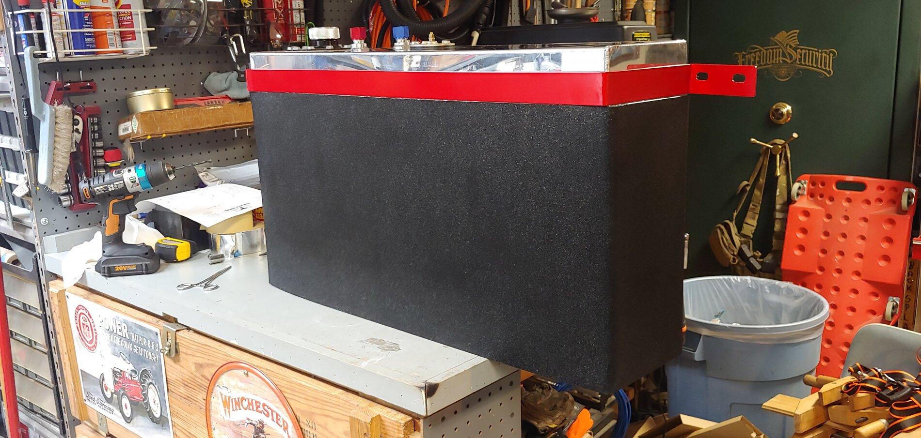 Jeep Gladiator Petrol: auxiliary fuel tank 1010201721a_HDR