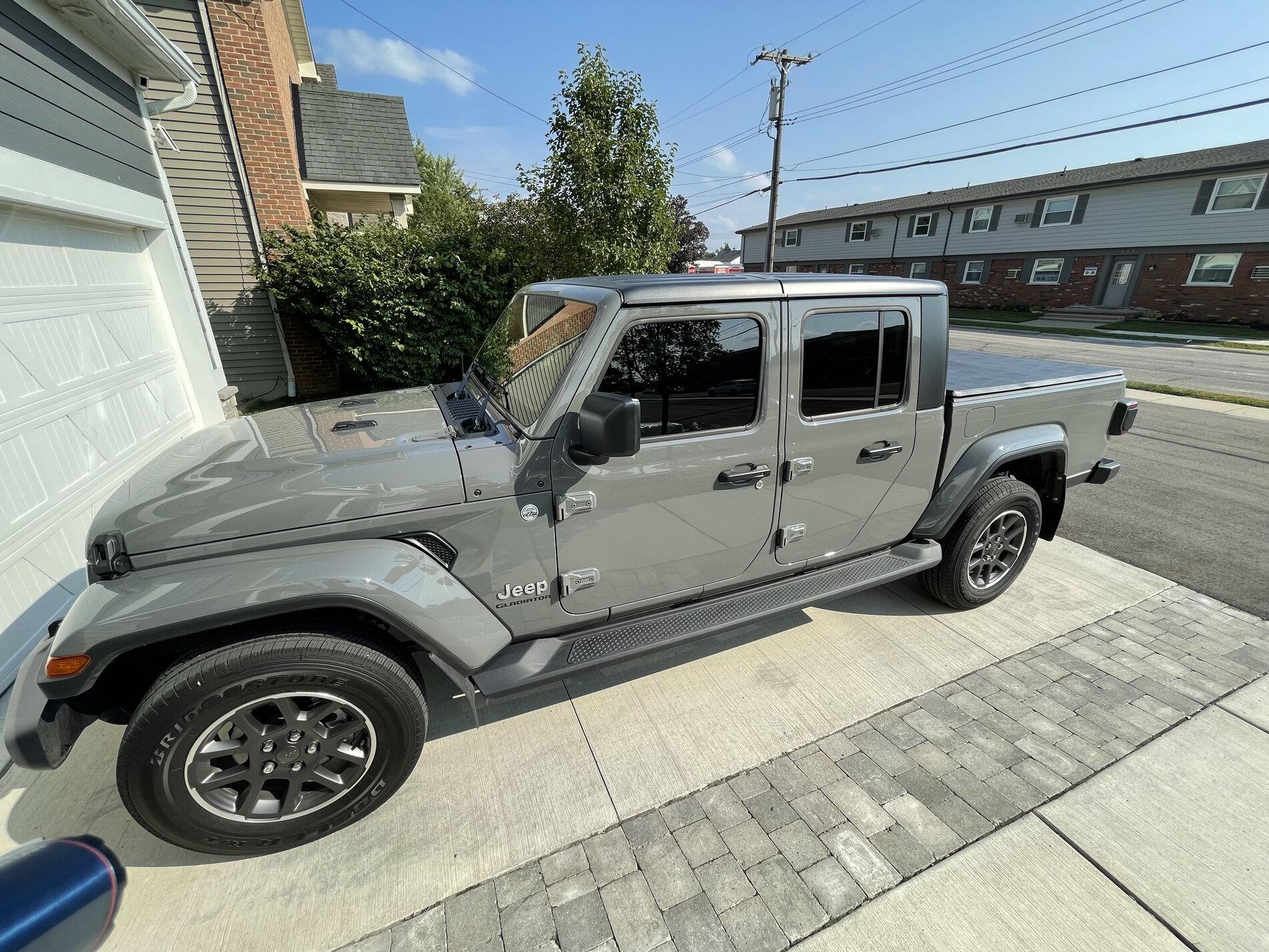 Jeep Gladiator STING GRAY Gladiator JT Club 0A6EF18D-AFA0-4825-95B3-7B94B49209E0