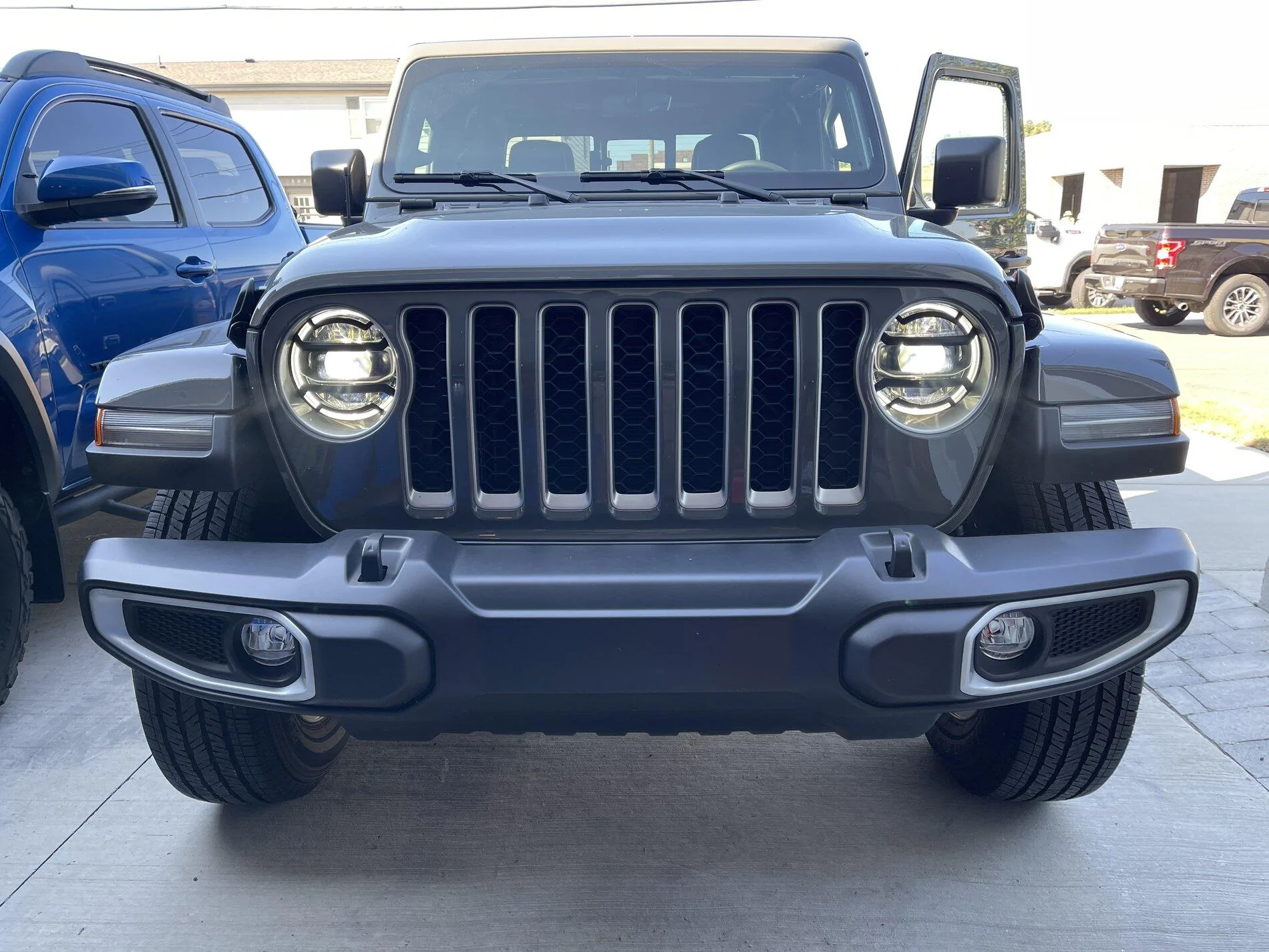 Jeep Gladiator STING GRAY Gladiator JT Club 8F6D2FEF-9CFE-47B8-BCDF-4C26A95268F0