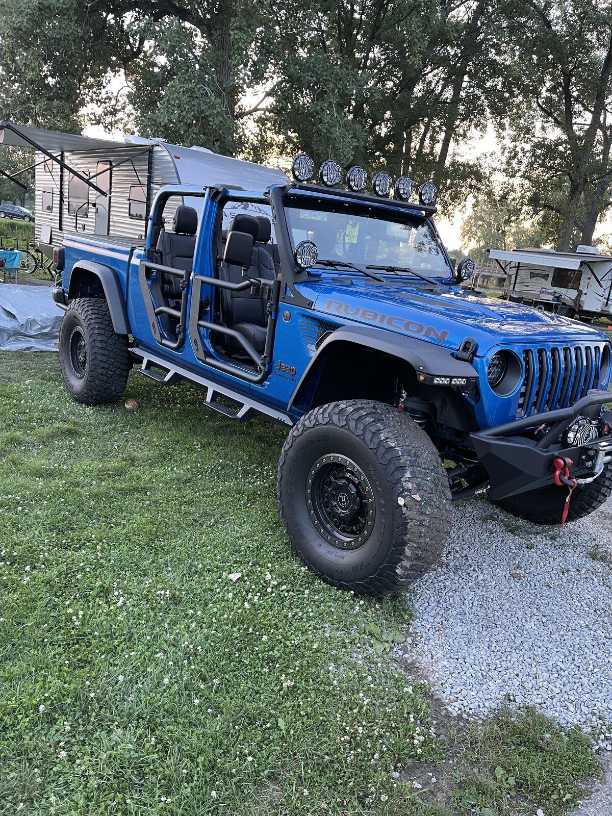 Jeep Gladiator Wtb hydro blue rubicon flares 879C3E90-667D-4532-AD62-93F4F52EAB75