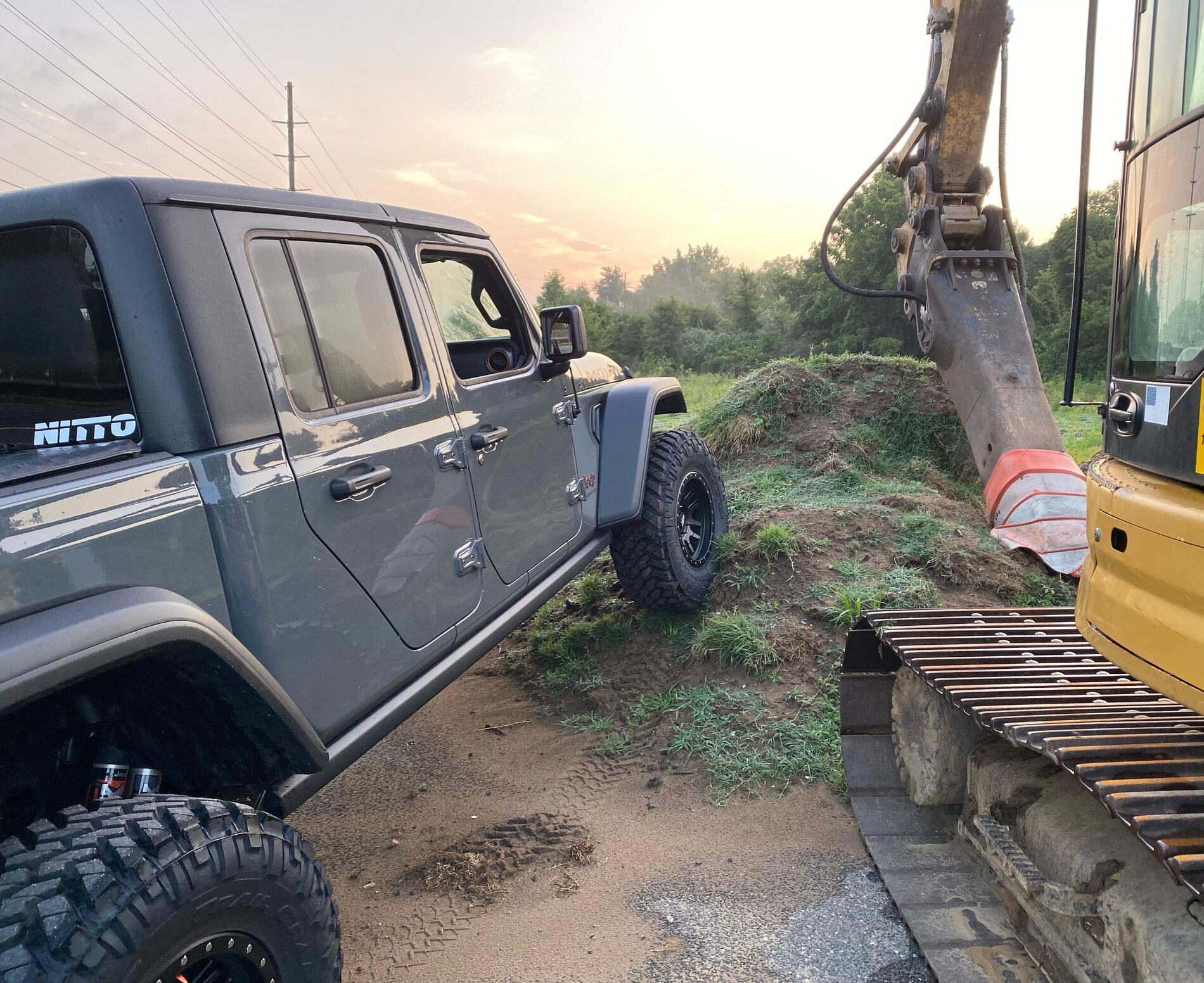 Jeep Gladiator Gladiator Glamour Shots C1C34D5F-09EA-4A70-B1F9-DAC23110605D