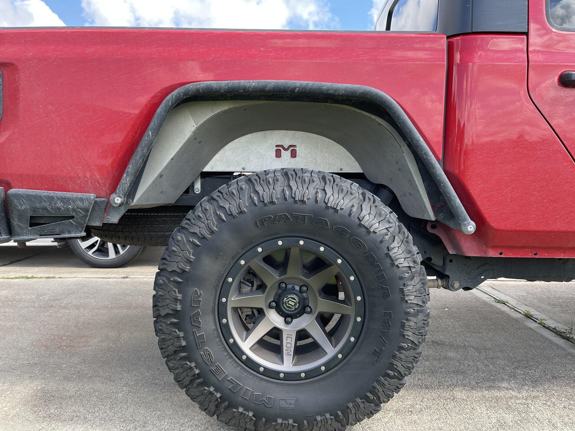 Jeep Gladiator Show me your fender flares, can't decide what to get. 5C7476F4-DF00-4030-B47D-2587D80C79A1