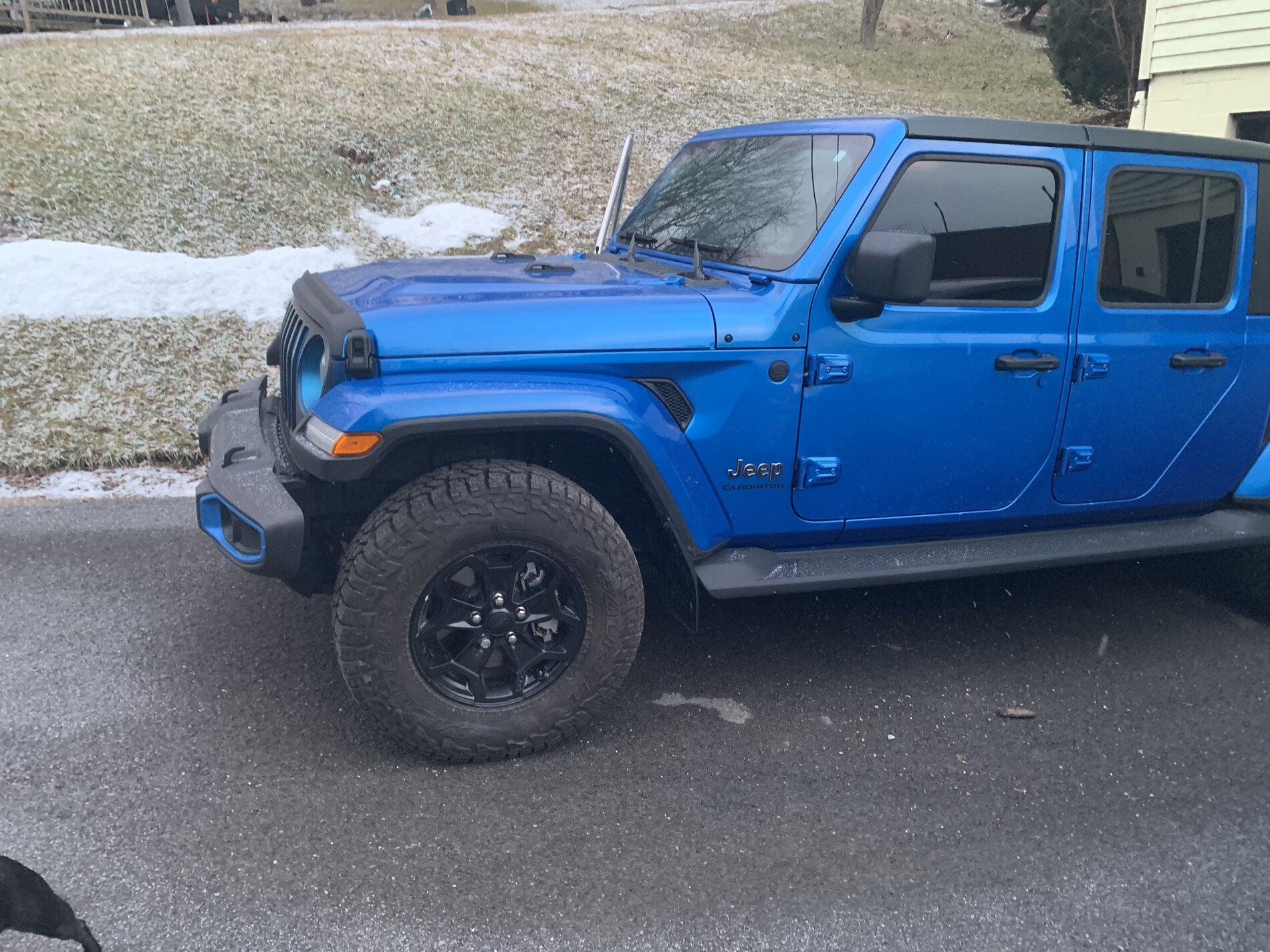 Jeep Gladiator 5 Launch Edition wheels with A/Ts 7265939C-BF64-4B7C-A439-EBD25A9FE01A
