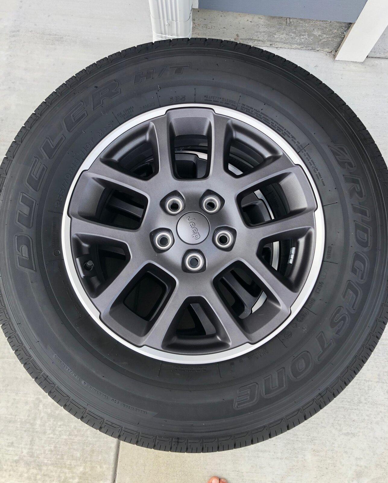 Jeep Gladiator Overland Wheels and Tires (Set of 4) Dealer Take - Off Jeep Wheels (2)