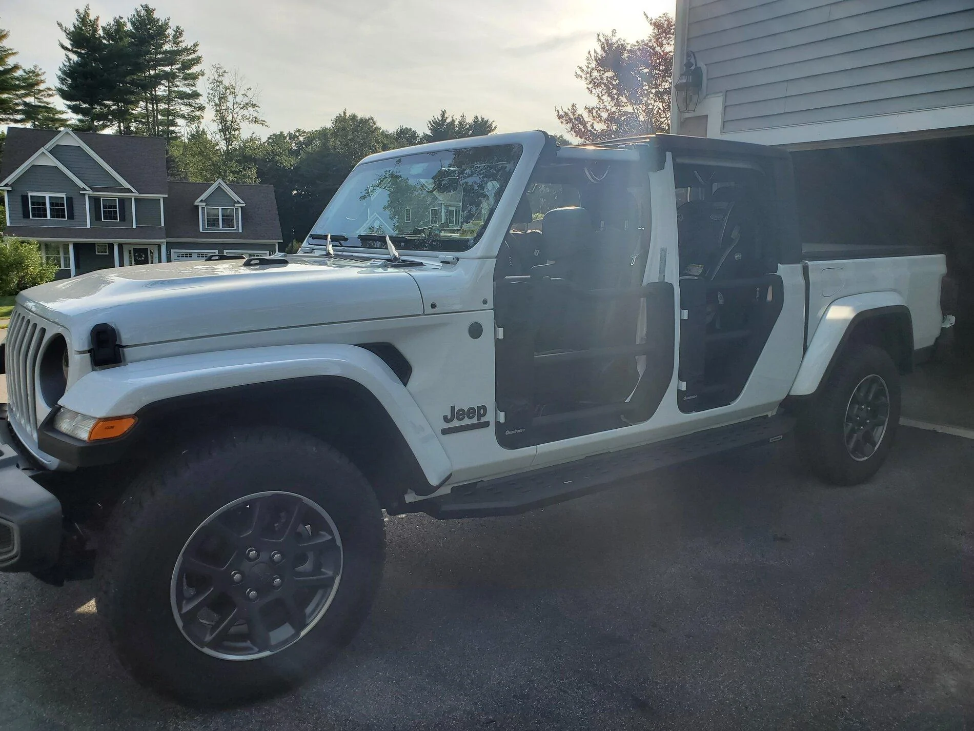 Jeep Gladiator Bright White 80th Anniversary build 20210816_173949