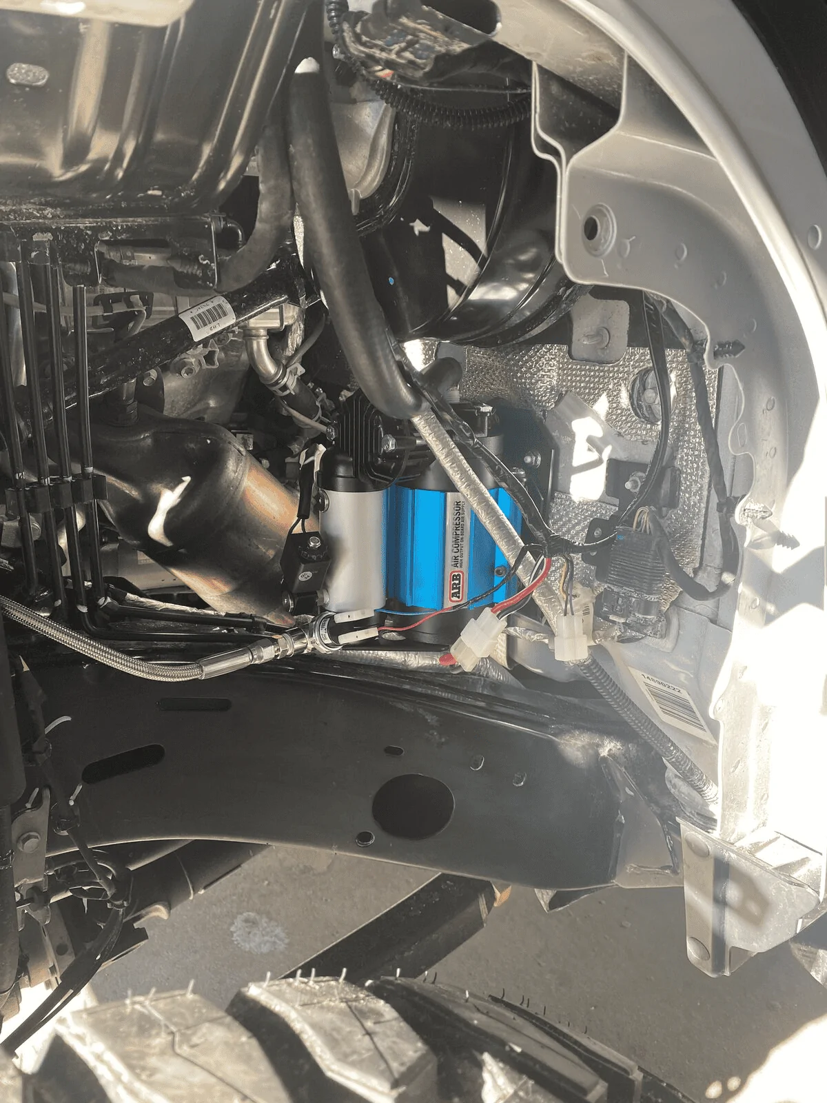 Jeep Gladiator Wrangler 4XE charge port cowl repurposed for ARB on-board air connection 1629207802562