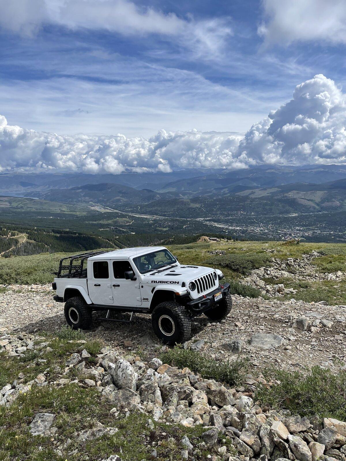 Jeep Gladiator BRIGHT WHITE Gladiator JT Club 2ADBADA6-B4E9-424A-A650-66F41BBFFF0A