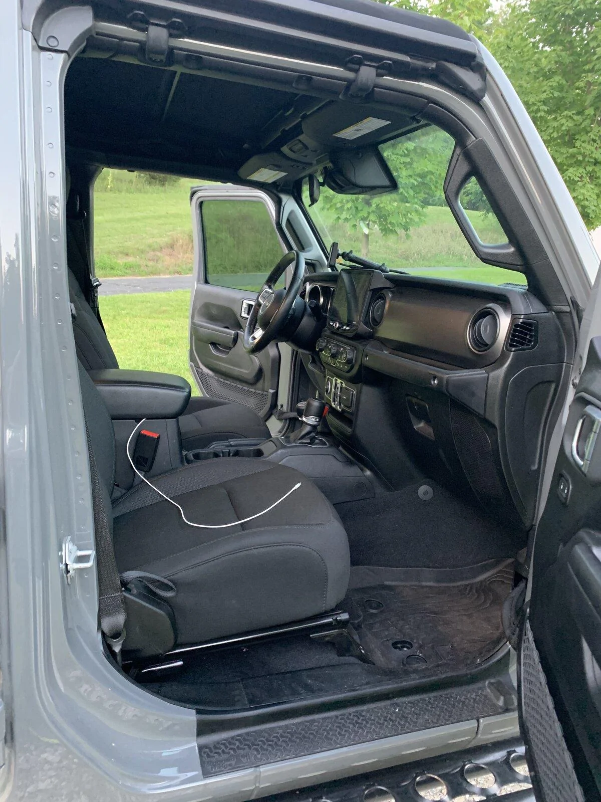 Jeep Gladiator 2020 Jeep Gladiator Sport S Sting Grey Heavily Built $45,000 850A0819-3ED0-452B-93C1-AD7DF35ABAB4