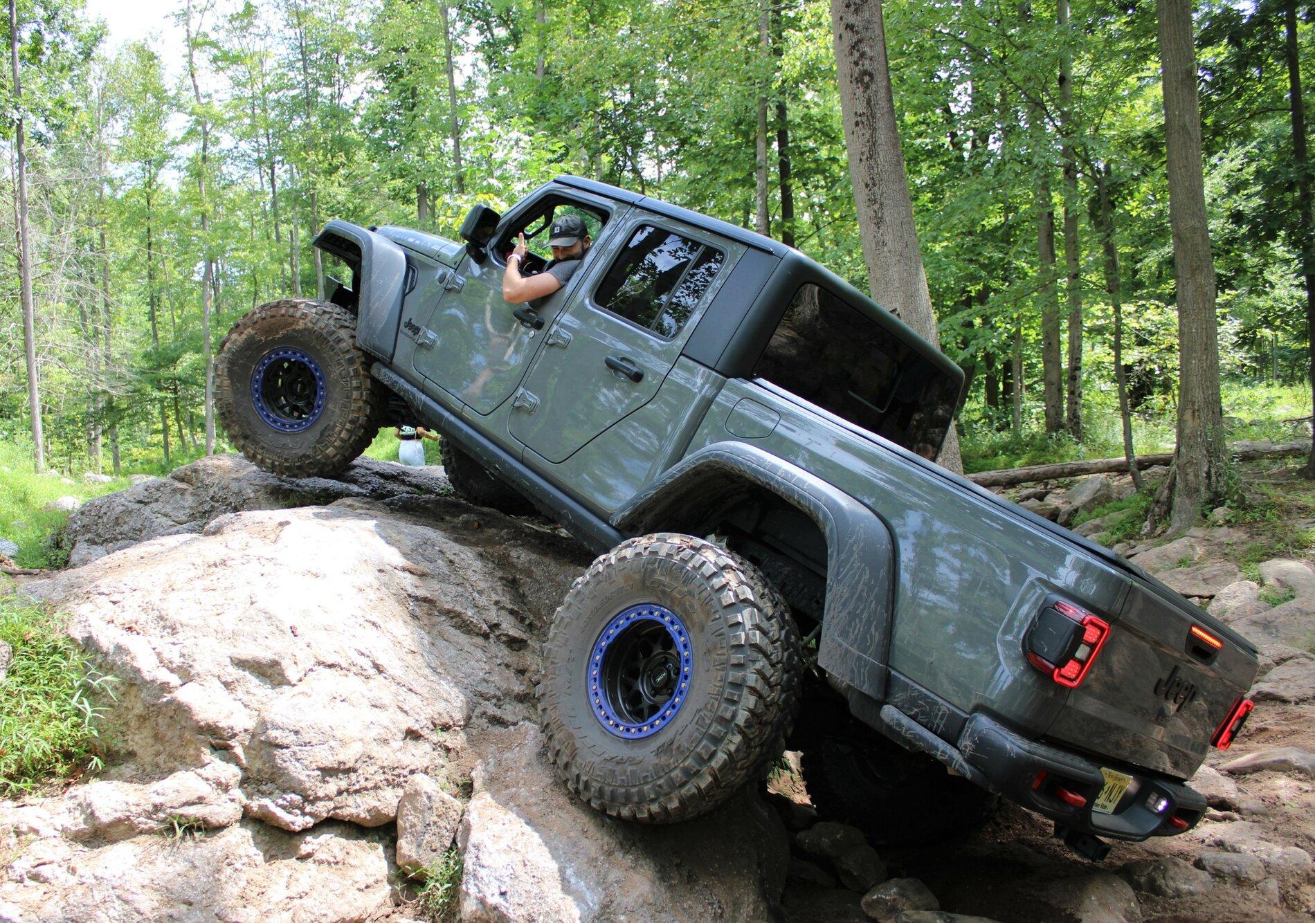 Jeep Gladiator STING GRAY Gladiator JT Club 243CBBEA-4BC4-4F31-87C9-9FDCDD59FF47