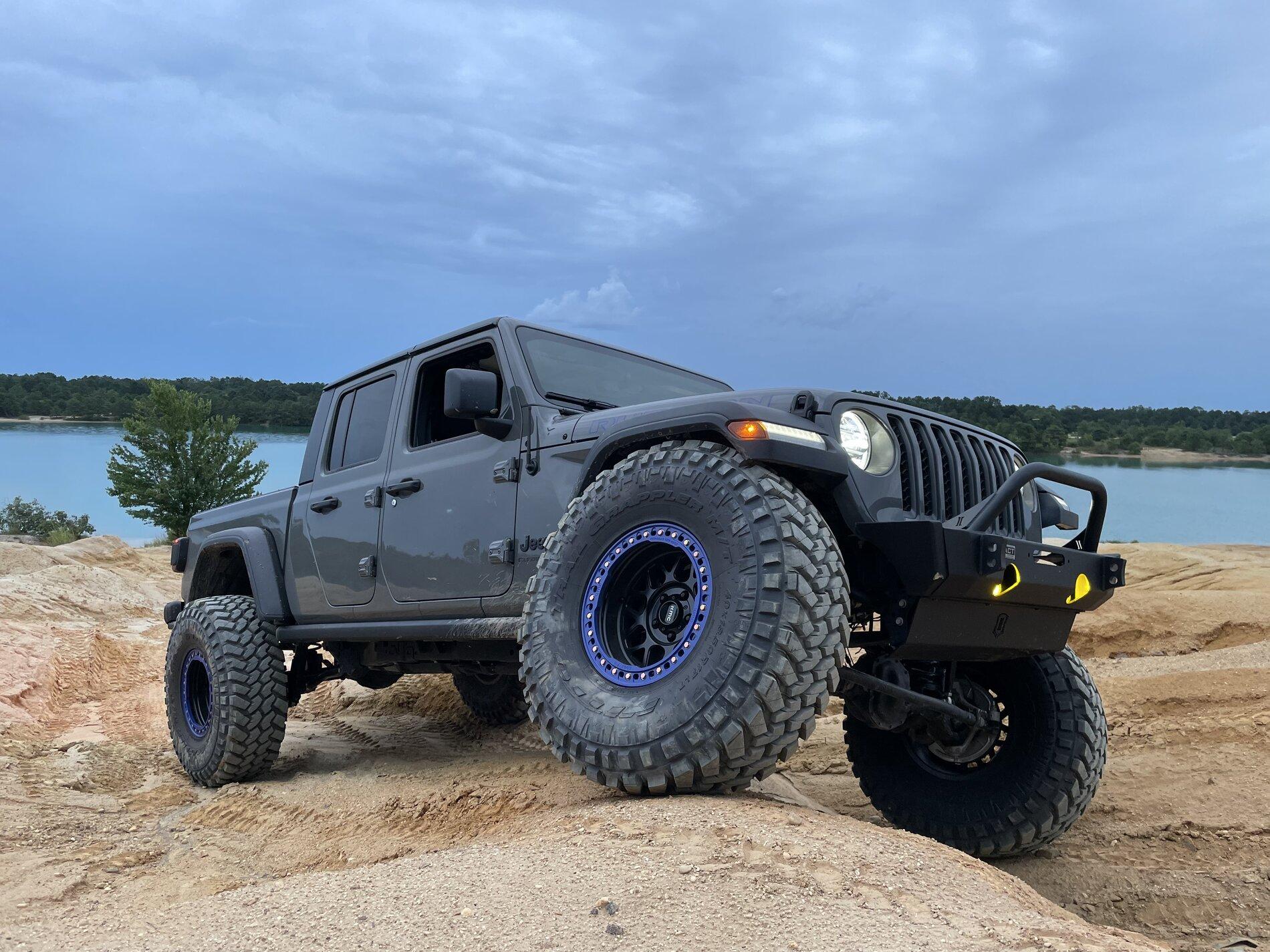 Jeep Gladiator STING GRAY Gladiator JT Club 40E2FBDE-E924-41AB-8C84-5632C76C86BB