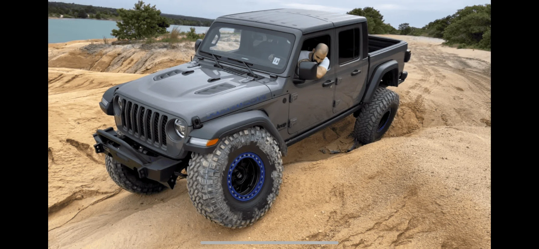 Jeep Gladiator STING GRAY Gladiator JT Club 9C873ABA-2125-46D6-A3D9-AF0EE0752F4A