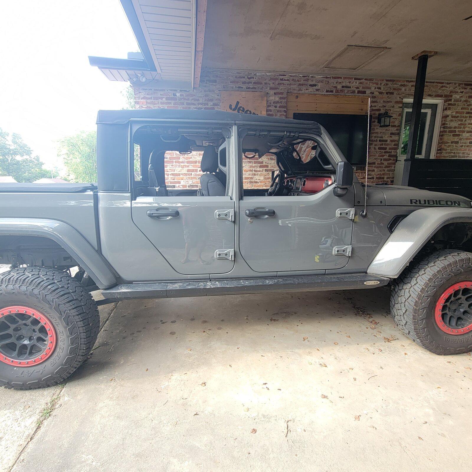 Jeep Gladiator Dual Door Group 20210810_171822