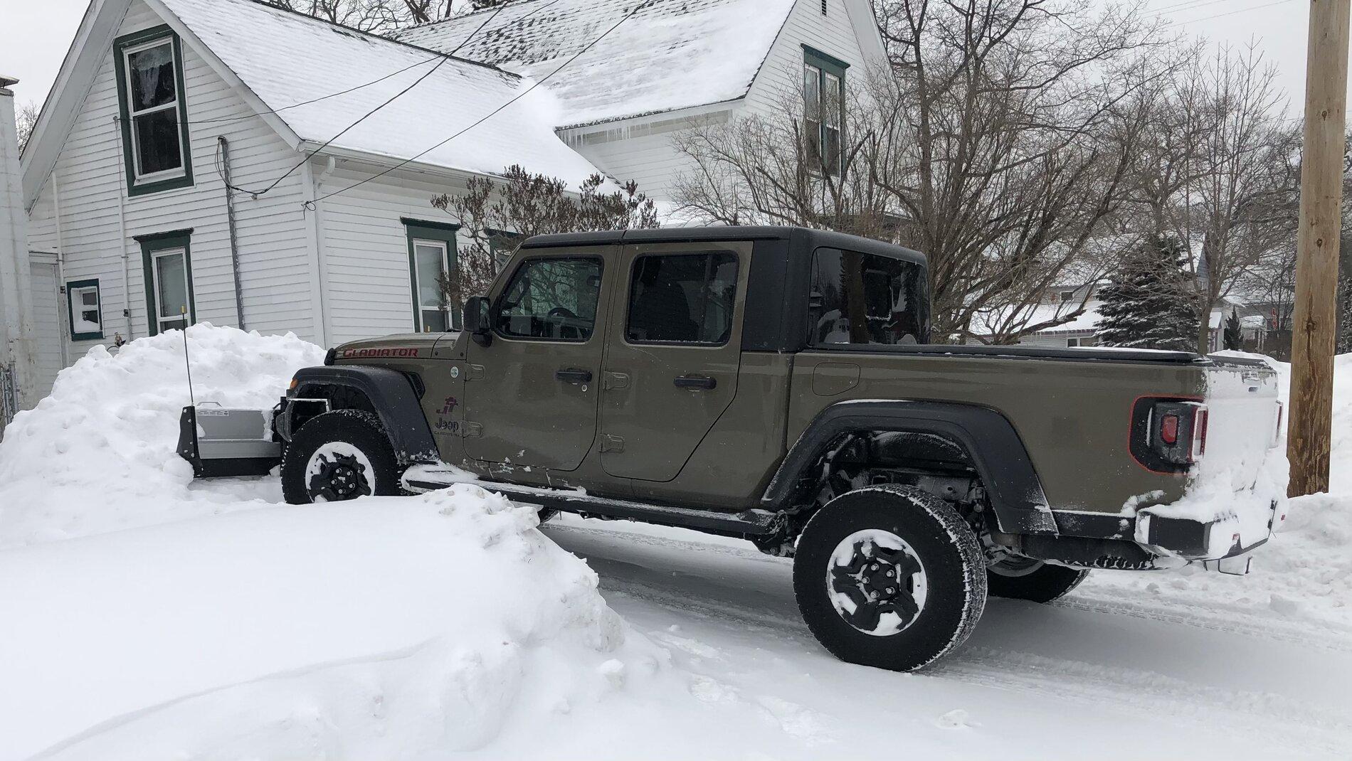 Jeep Gladiator Too early? OLD FART QUESTION! Snow Plow. 67898FA3-C569-40C2-AA06-CB27483337B8