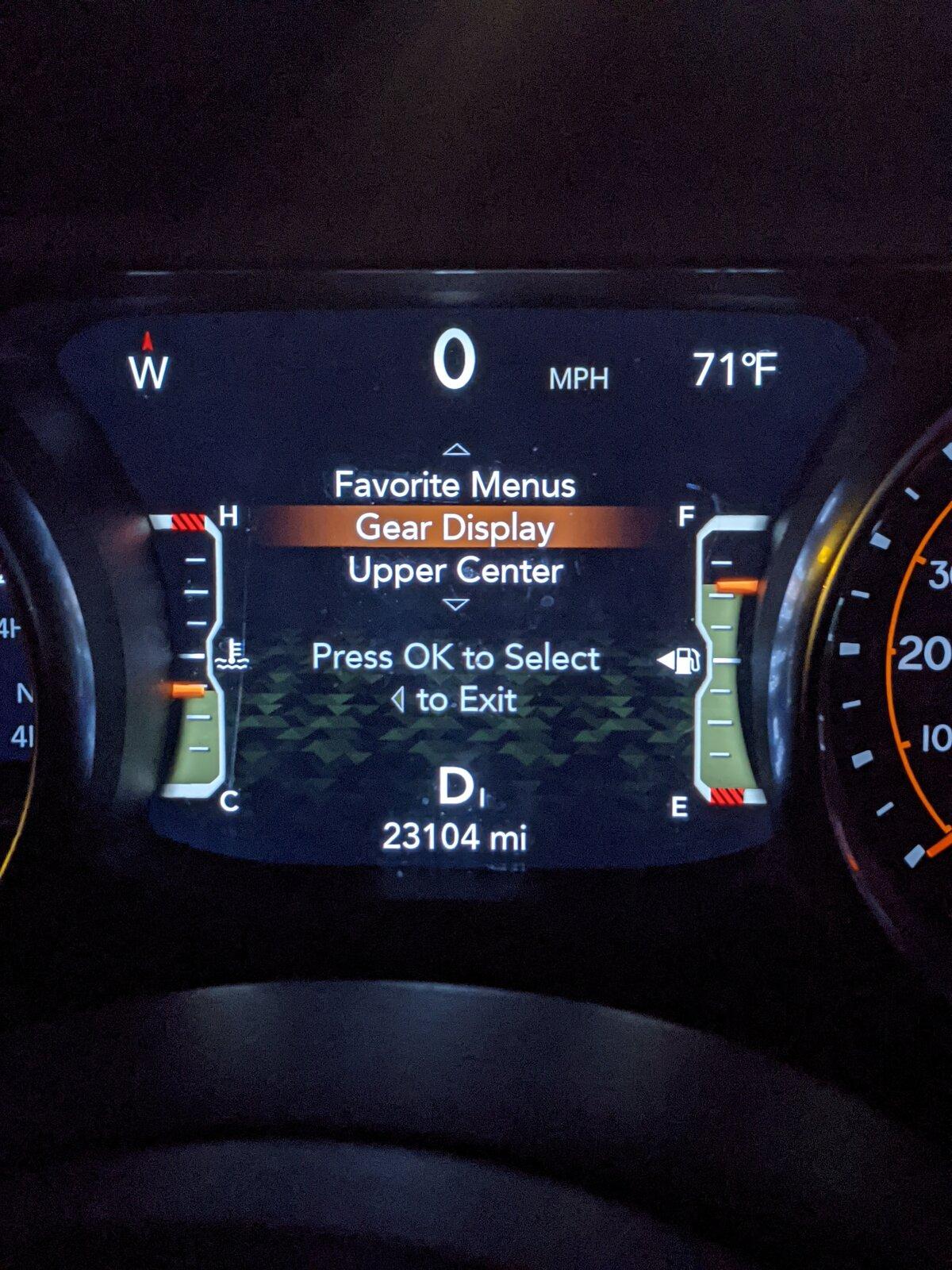 Jeep Gladiator New gauge cluster feature - manual transmission gear indicator display PXL_20210819_100945192