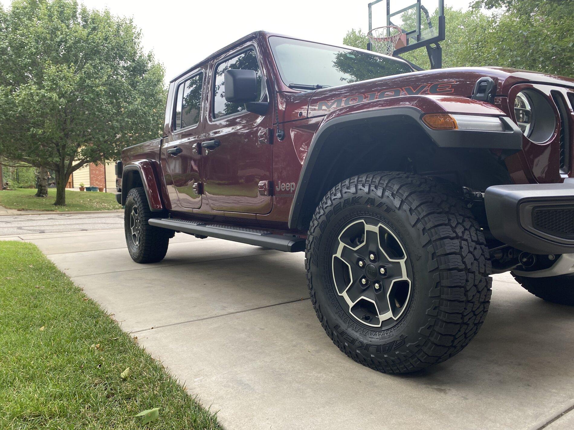 Jeep Gladiator Lifted My Factory Steps A48FF8CC-EAFE-48A5-A79F-A776B1178F4F