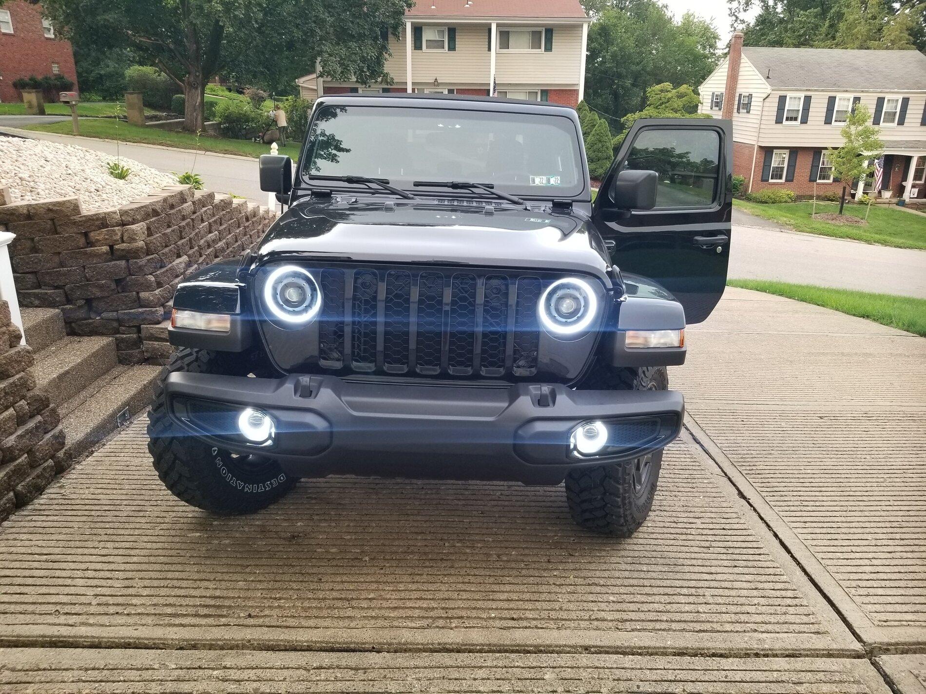 Jeep Gladiator Oculus halo lights and fog lights 20210819_194843