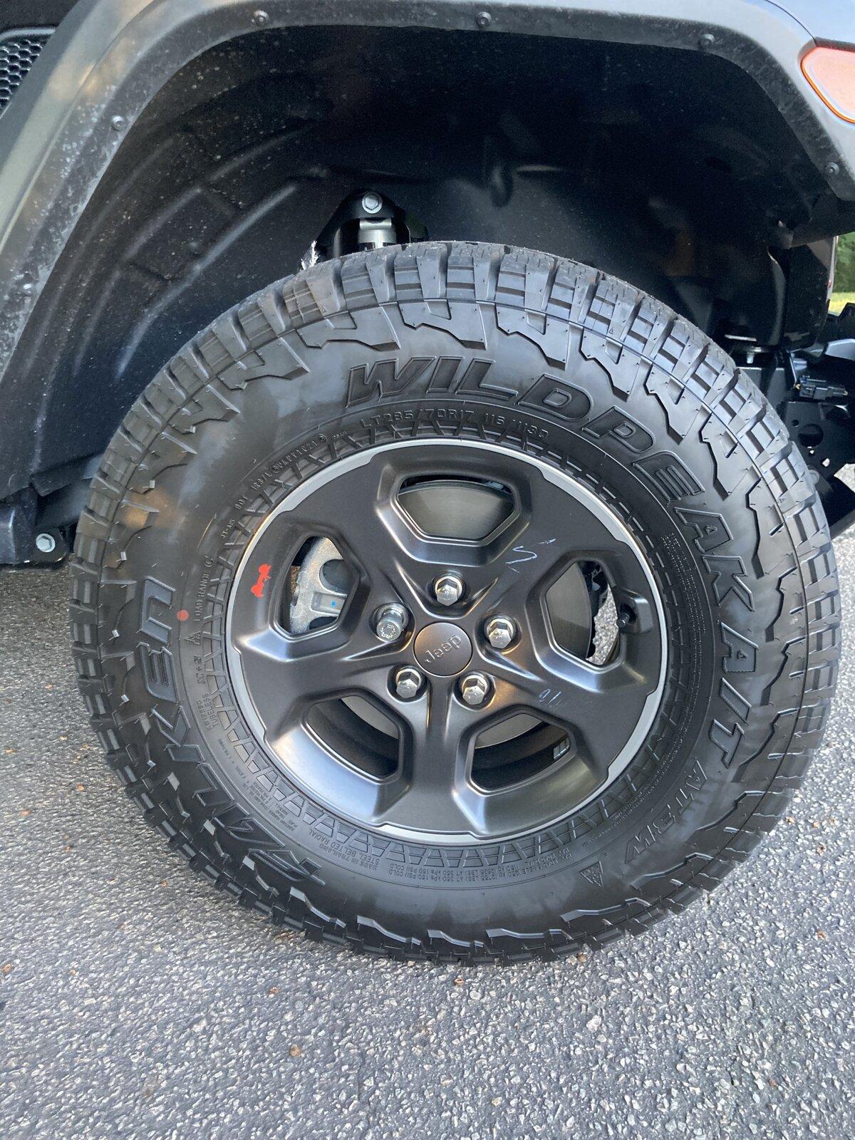 Jeep Gladiator like-new Rubicon wheels/tires for sale - Raleigh NC IMG_3690