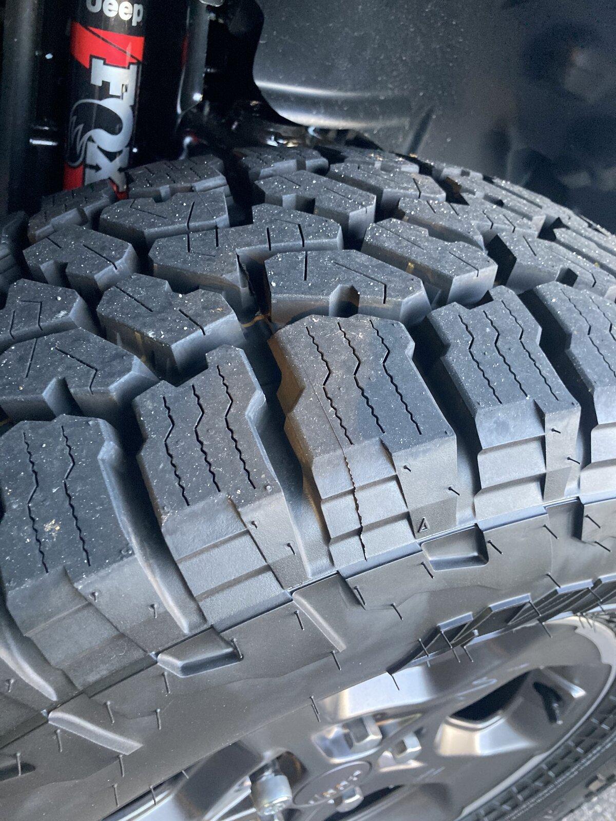 Jeep Gladiator Rubicon 285/70/17 wheels and tires for sale IMG_3691
