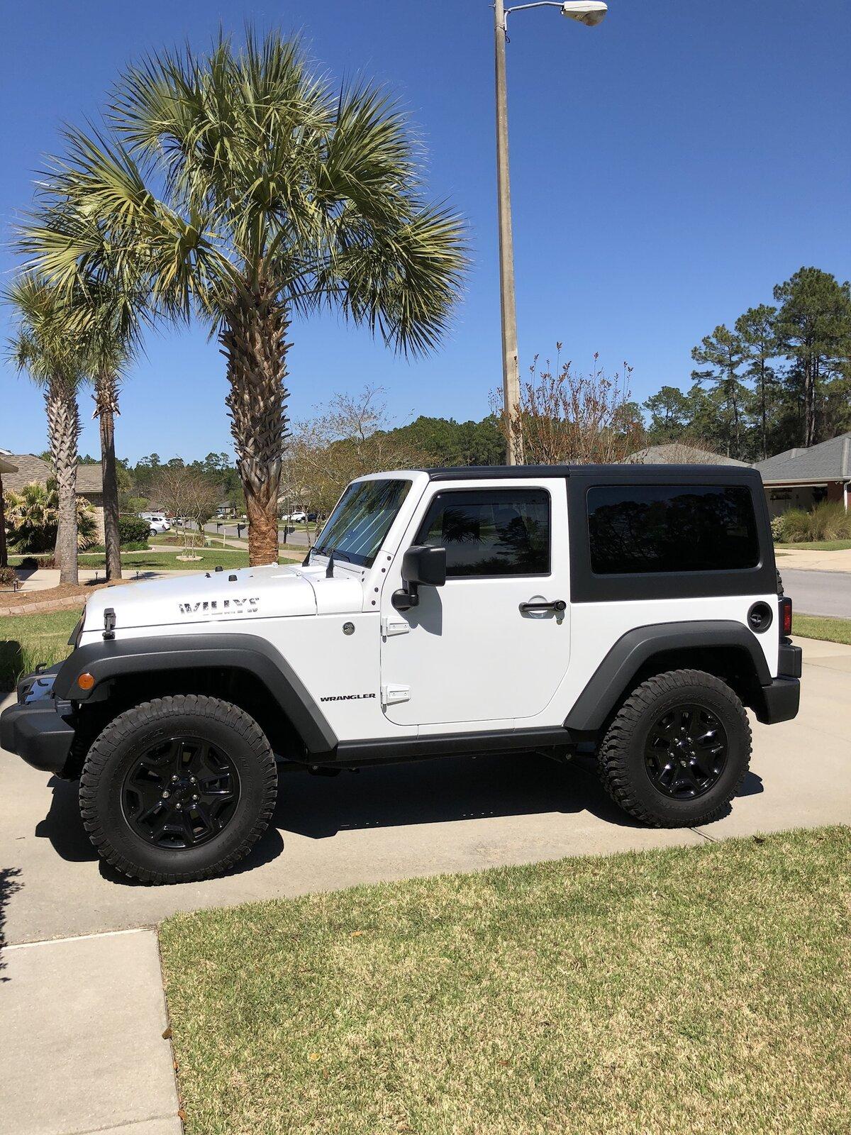 Jeep Gladiator Old School Jeeps 5389791E-E0CE-4F6E-9D11-CA956603B86A