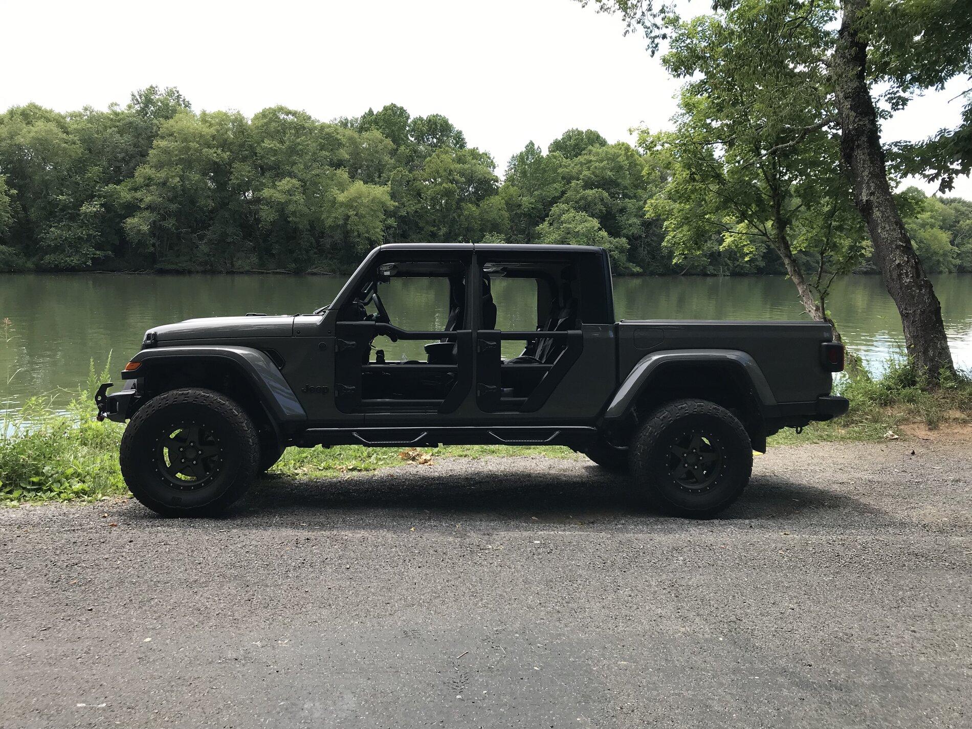 Jeep Gladiator Gladiator Glamour Shots 18851CC6-EBC3-4367-8452-5272148A3E53