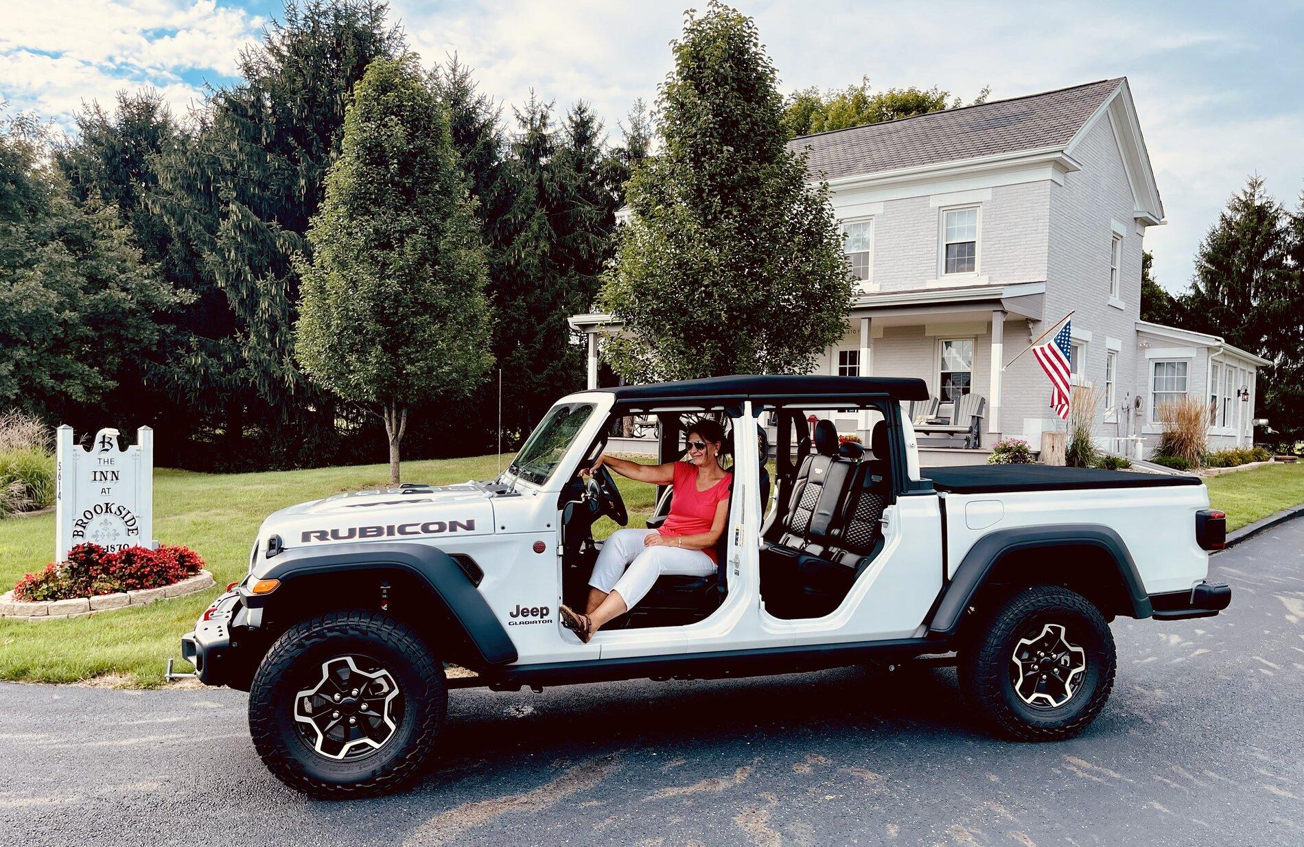 Jeep Gladiator BRIGHT WHITE Gladiator JT Club 3675DB02-CB95-43B9-A9AB-BD9B393B760E