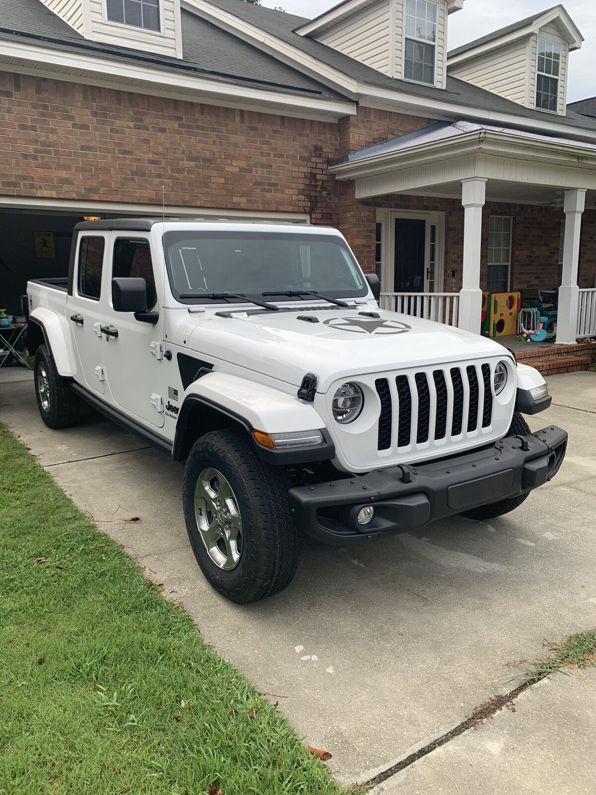 Jeep Gladiator BRIGHT WHITE Gladiator JT Club A7AA2ABF-36EE-4CD7-87EE-79796EC62535