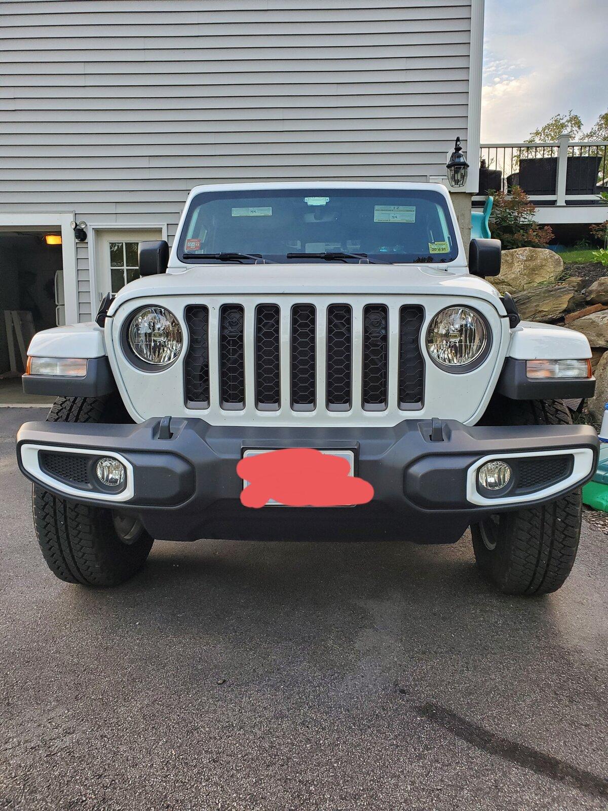 Jeep Gladiator Bright White 80th Anniversary build 20210817_190504
