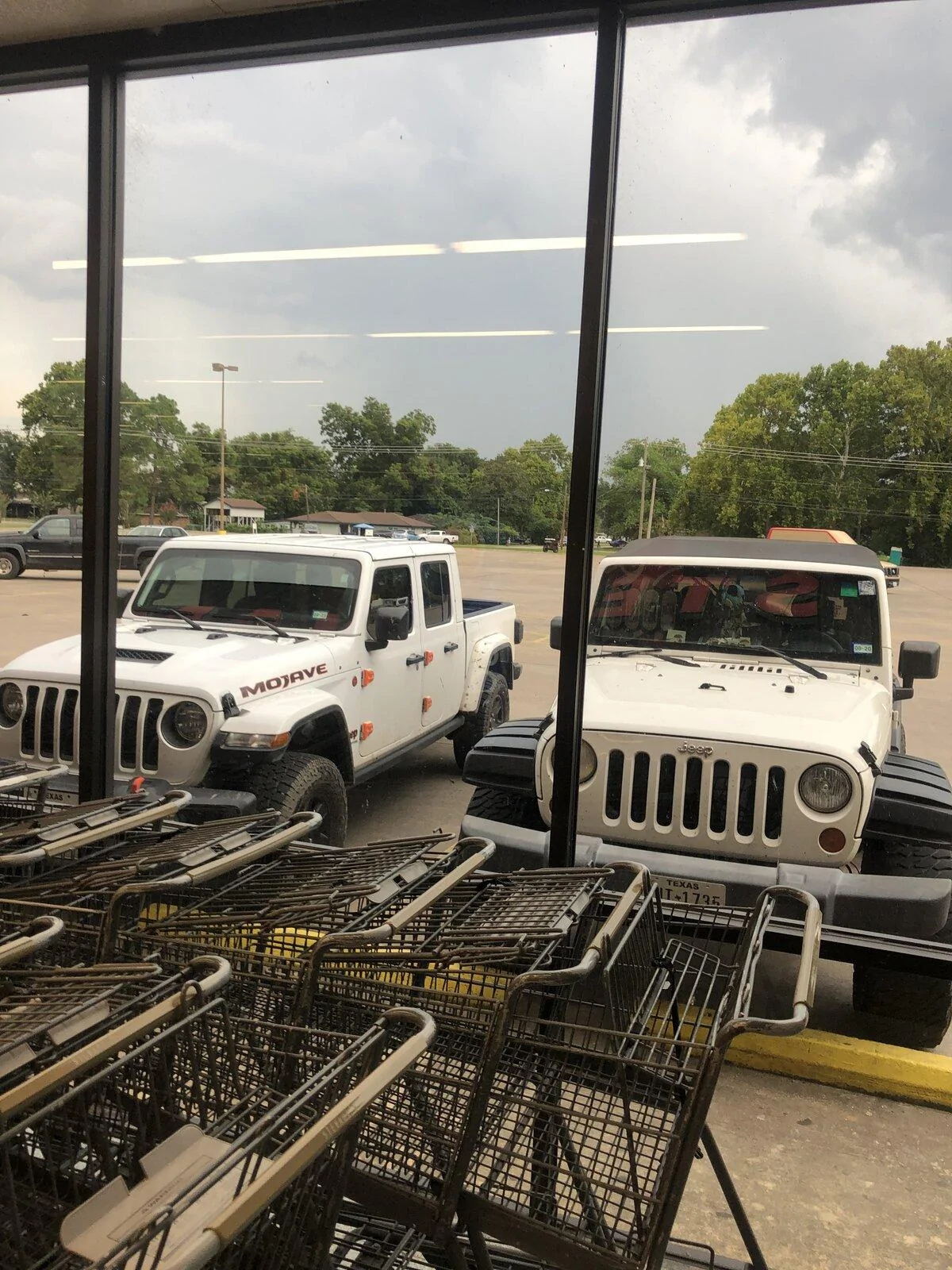 Jeep Gladiator Jeeps Parking Next To Jeeps 29DE642A-B300-47FE-83D4-269953CD25E5