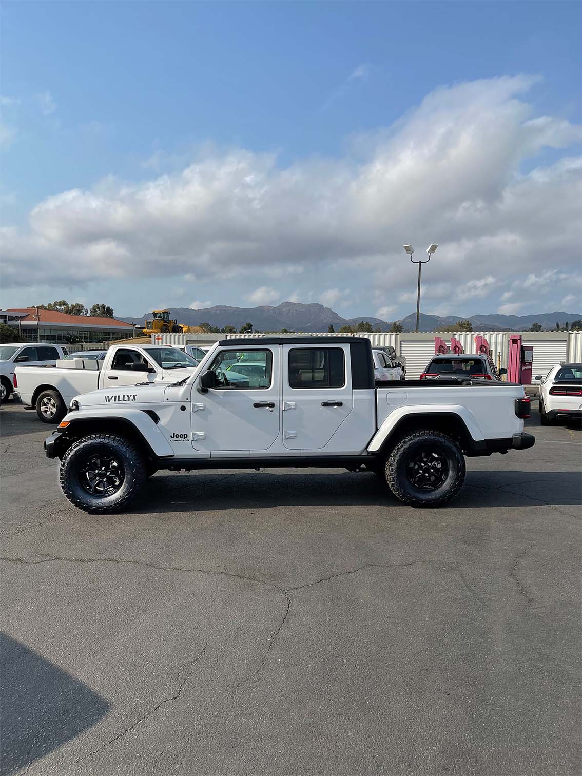 Jeep Gladiator 315/70r17 on stock Willys wheels and no lift (with pics!) white side