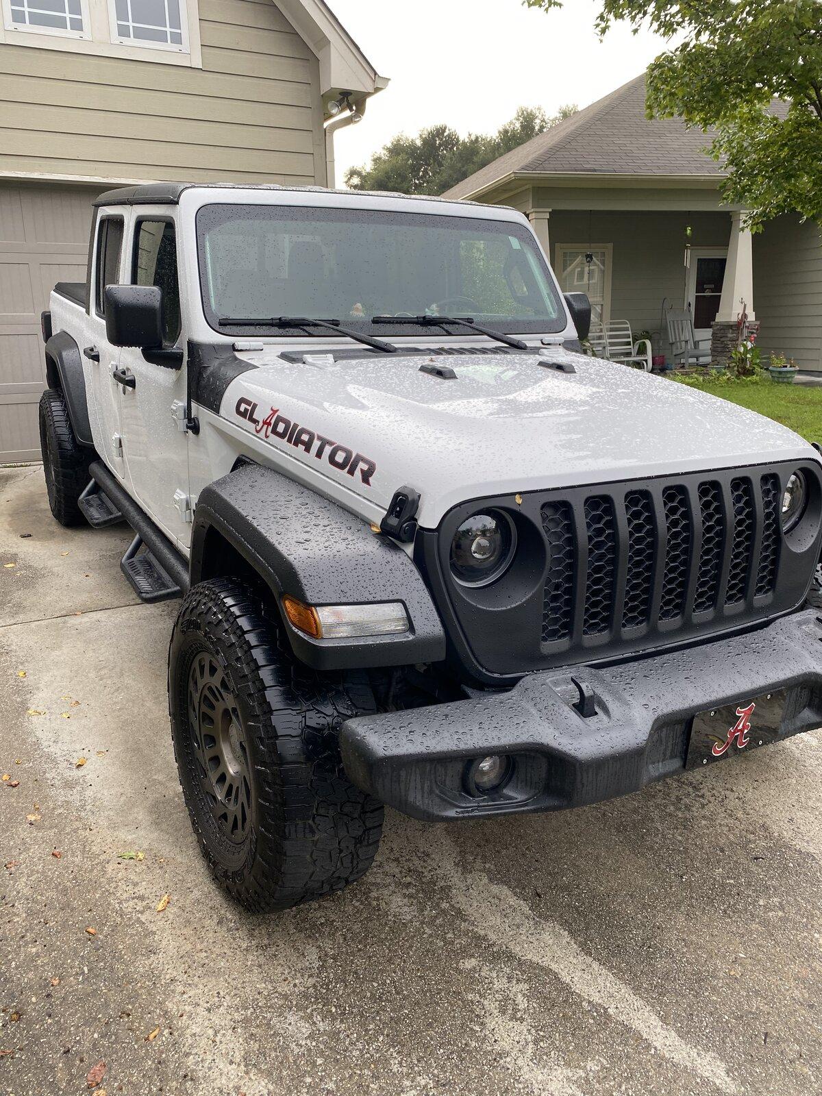 Jeep Gladiator BRIGHT WHITE Gladiator JT Club 89C493E4-9ABE-4B09-BDFF-BD4BA25EDC25