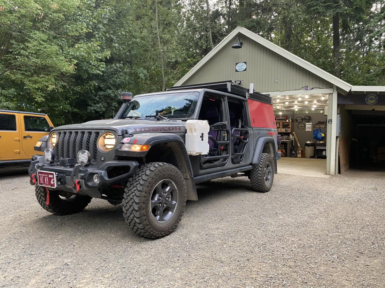 Jeep Gladiator Gladiators on Mopar 2" Lift Kit 39F75998-348E-469A-9D63-0612C9F1F1DD
