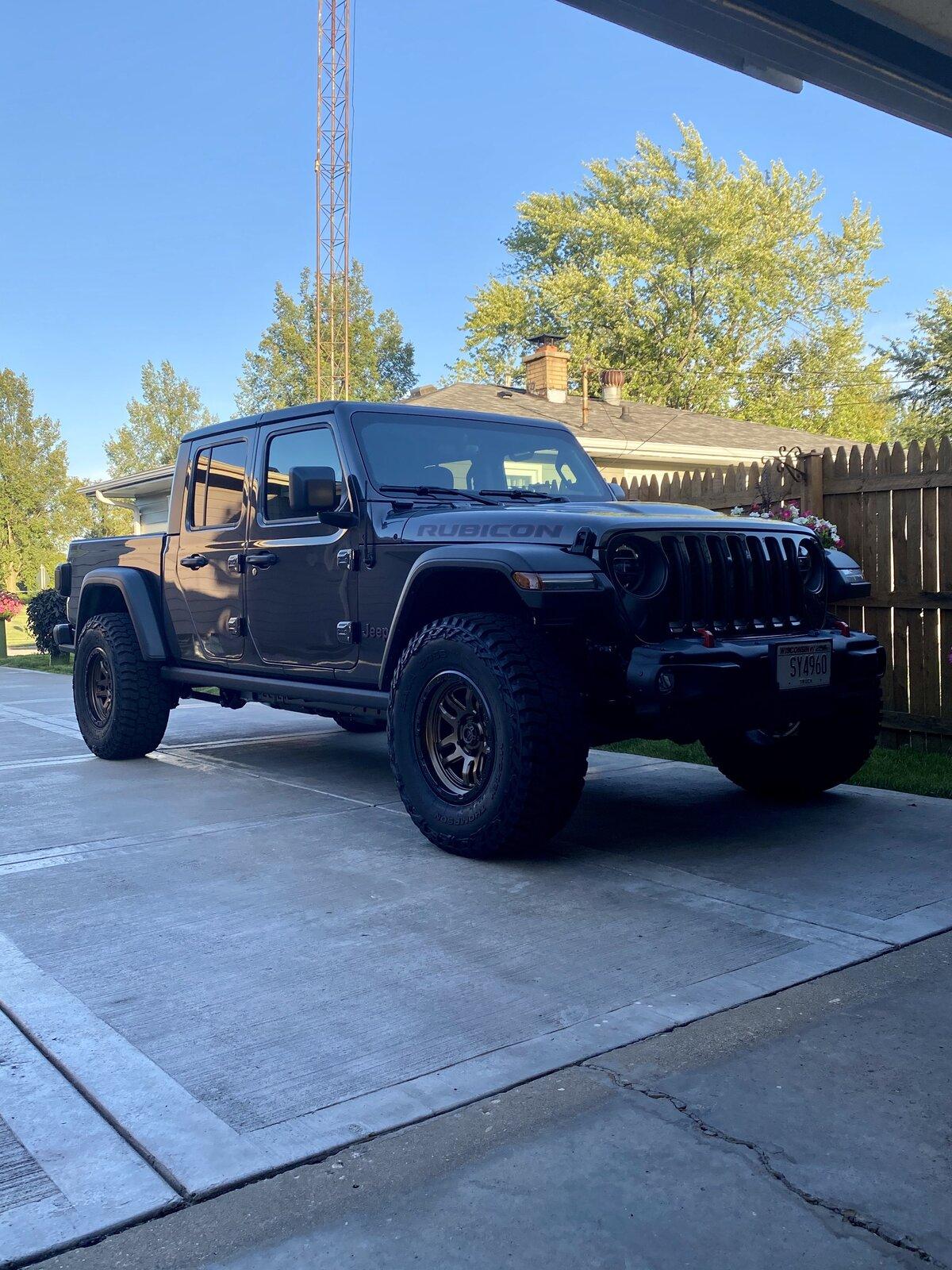 Jeep Gladiator 35s and No Lift Thread glad