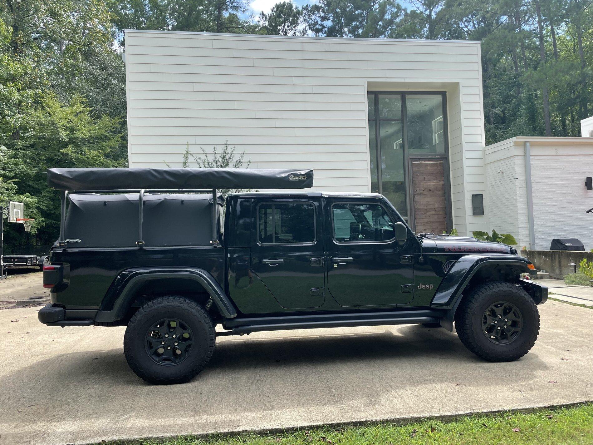 Jeep Gladiator Bedrack over Softopper IMG-1590