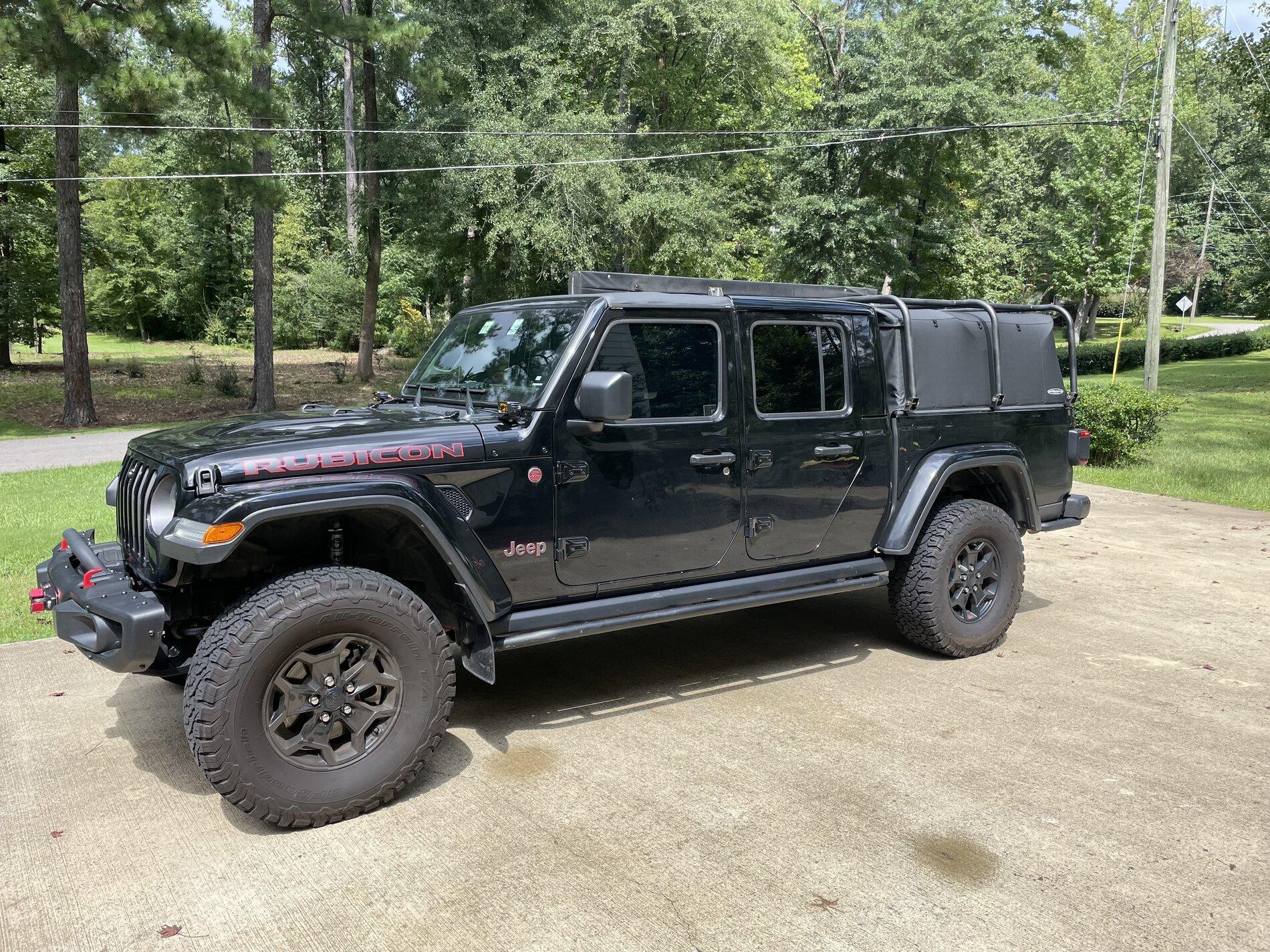Jeep Gladiator Bedrack over Softopper IMG-1588