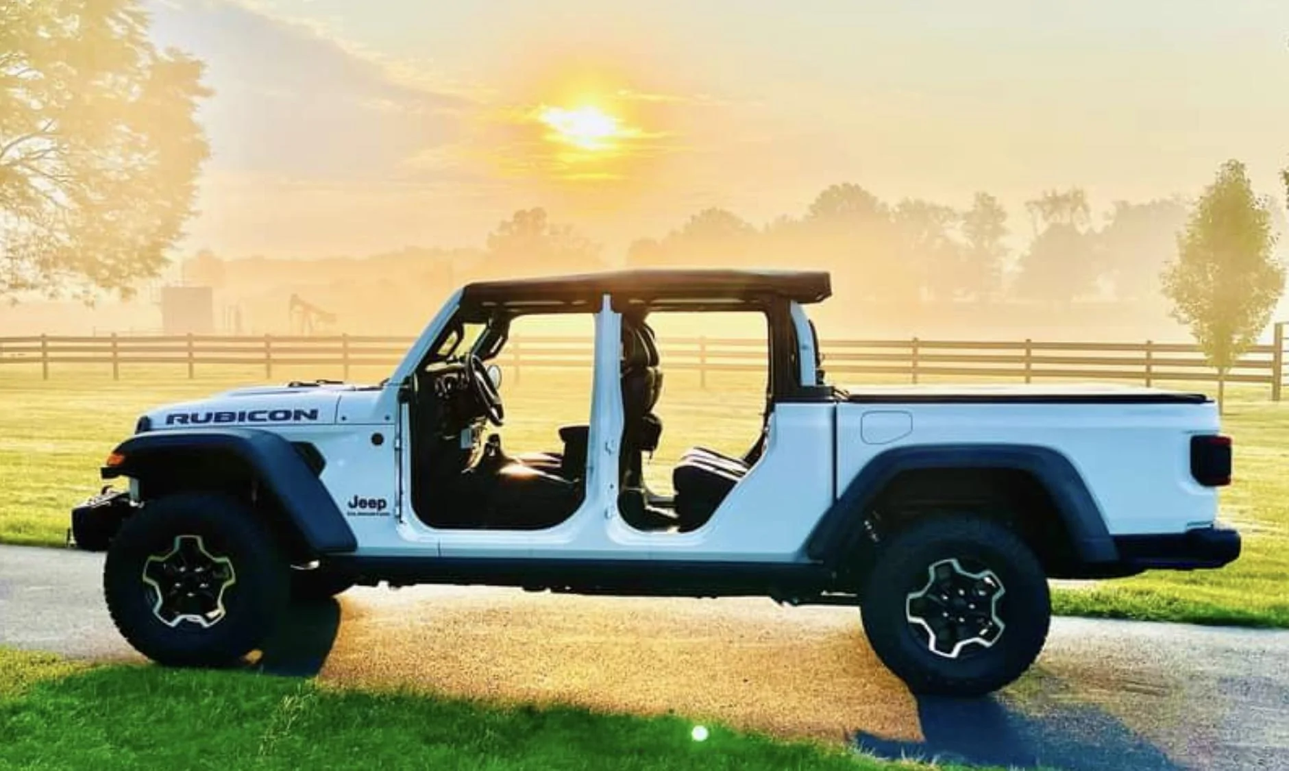 Jeep Gladiator Soft top vs hard top and why wouldn’t we all prefer to have just a soft top with metal doors? Safari