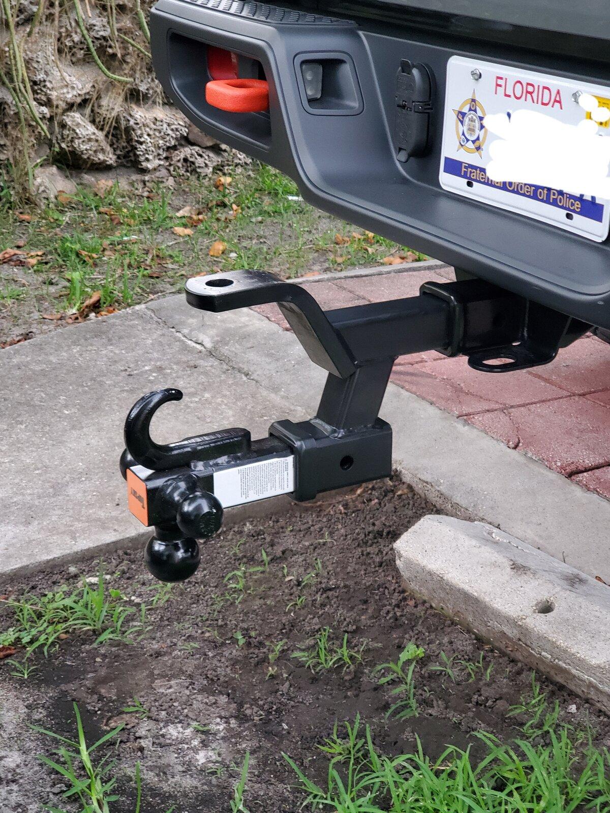 Jeep Gladiator To the guy that backed into my tow hook… lmao 2021-03-01 18.21.52