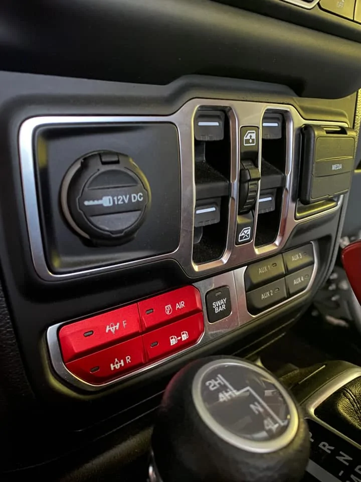 Jeep Gladiator Wrangler 4XE charge port cowl repurposed for ARB on-board air connection 238940609_10227998581936825_4690870584247673722_n