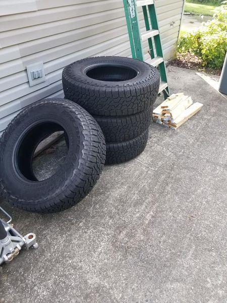Jeep Gladiator Falken Wildpeak 255/80-17 Load E tires1