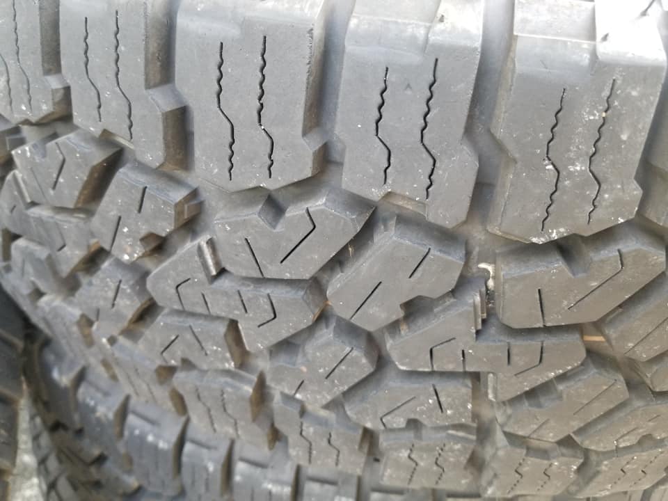 Jeep Gladiator Falken Wildpeak 255/80-17 Load E tires2