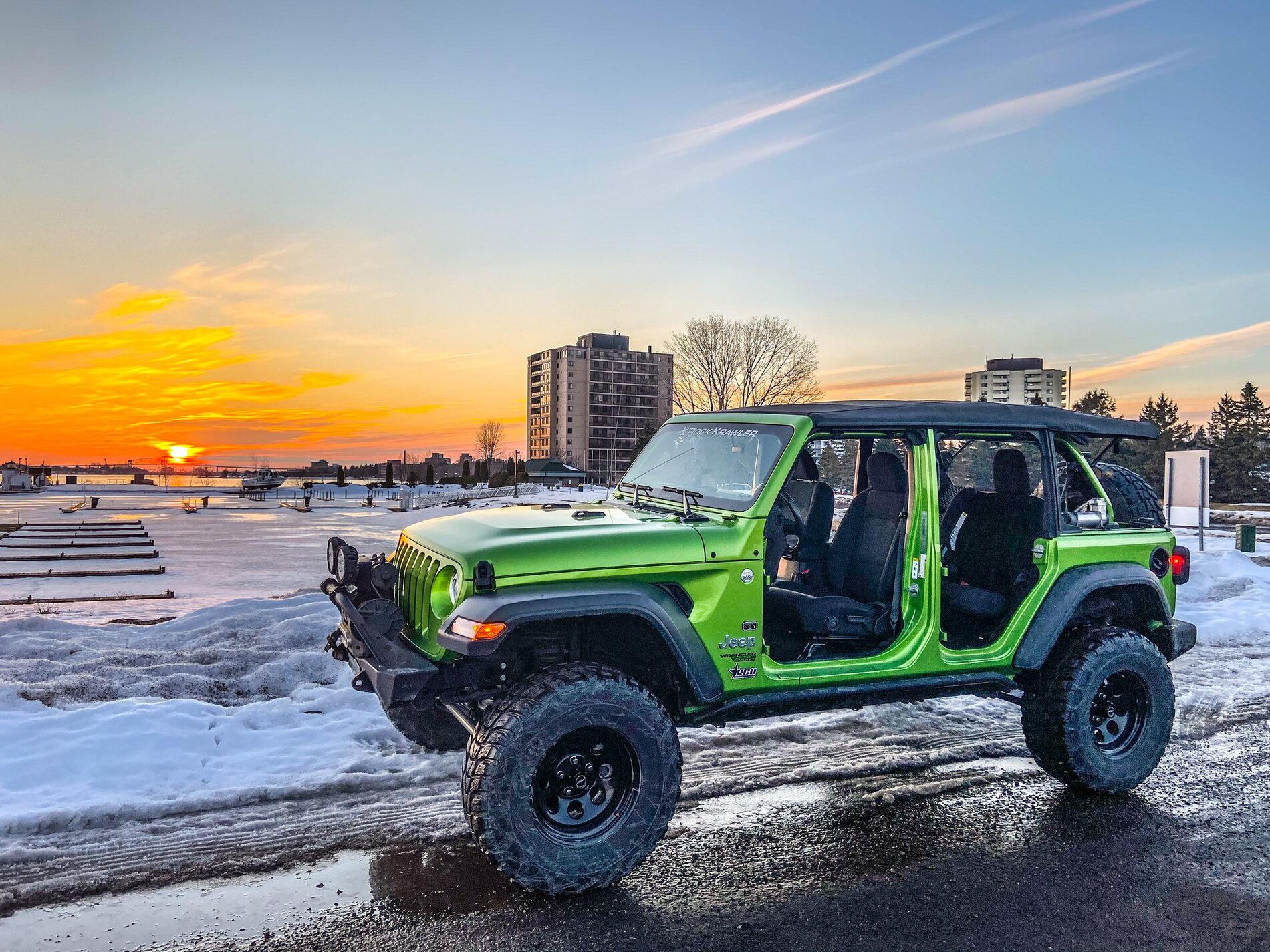 Jeep Gladiator Soft top vs hard top and why wouldn’t we all prefer to have just a soft top with metal doors? 463B75B6-6E31-4FF7-ADA6-C737B749B674